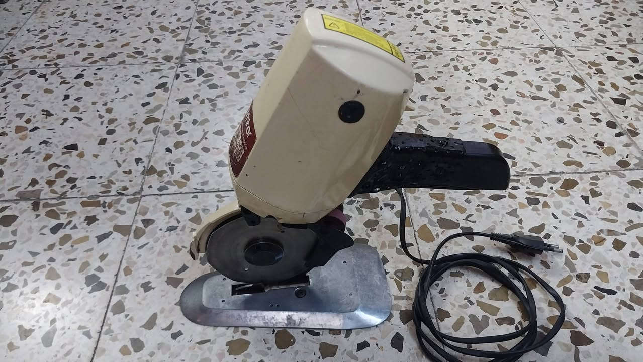 مقص قماش وكاربت كهربائي صيني درجة جيدة مستعمل بحالة جيدة تاخذ علفحص بسعر ٤٨٠٠٠ فقط .
مكاني بغداد ... المنصور
يوجد توصيل بغداد فقط
لايوجد توصيل محافظات رجاءا
يوجد مقطع فيديو للتشغيل


**إذا كنت صاحب هذا الإعلان وتريد حذفه لأي سبب، رجاءا أرسل رسالة إلى الدعم الفني**