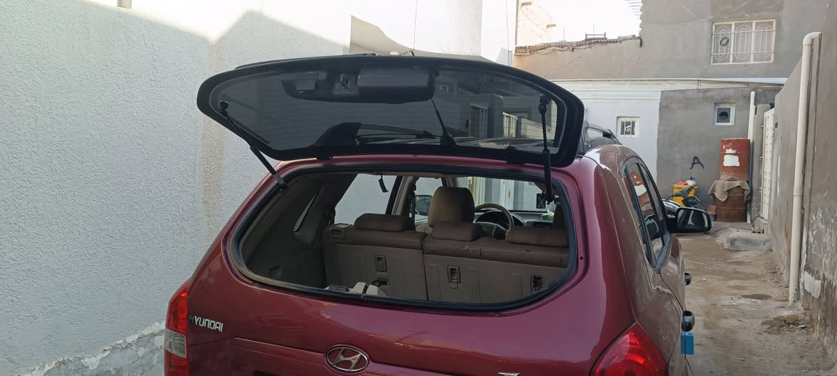 سيارة توكسان ٢٠٠٧ مصبوغه عام ضربتها بالامام 
بأسمي رقم انكليزي تحويل ثاني يوم 90$ وبيها مجال رايدها مراوس ب٧ راكب حتى اذا راس براس
*********** مكانها بابل حلة, بابل
