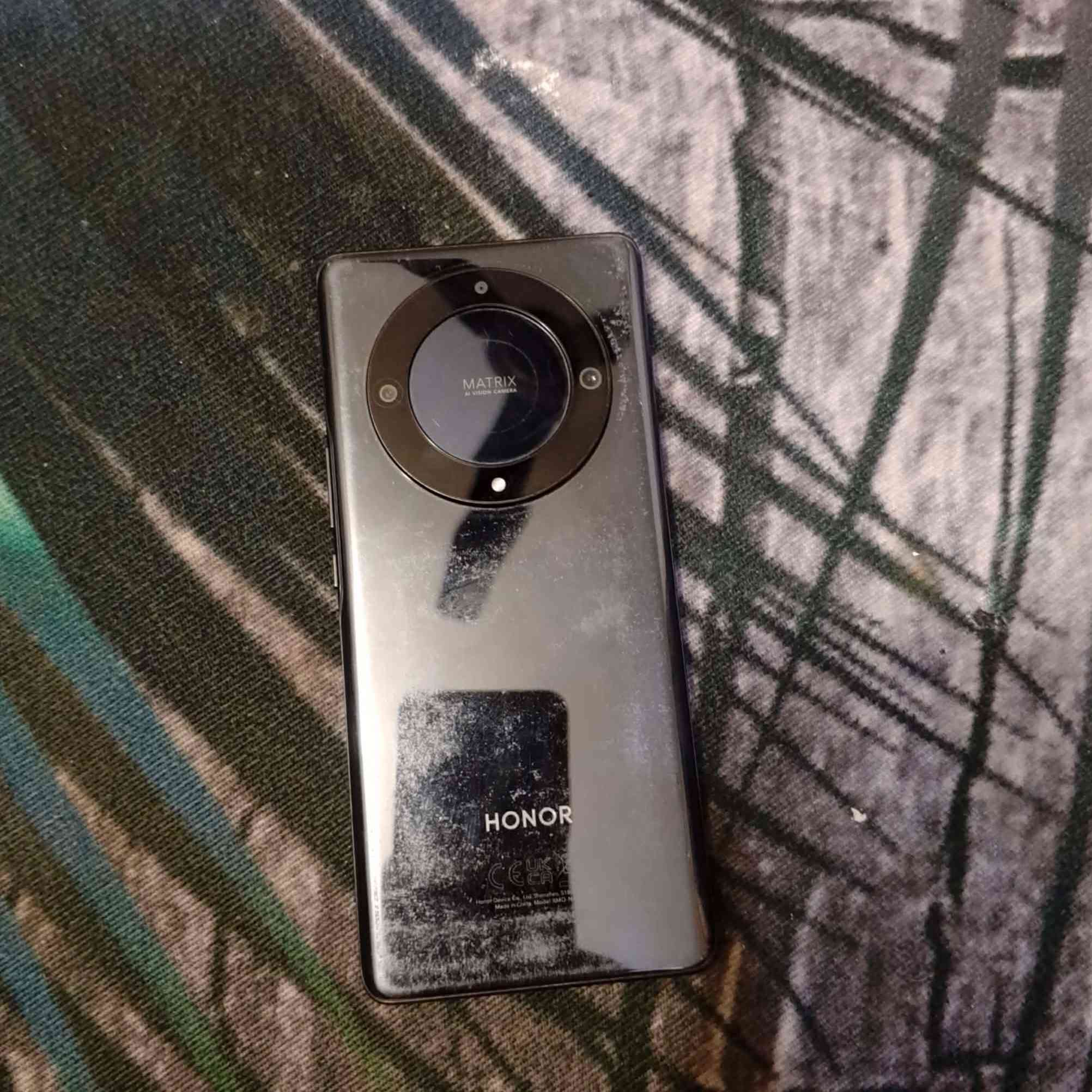 سلام عليكم جهاز هونر X9a 5G جهاز نضيف كل شي مامبدل بي والفطر بالزكه مو الشاشه السعر 200 مكاني بغداد شعب رقم ***********
