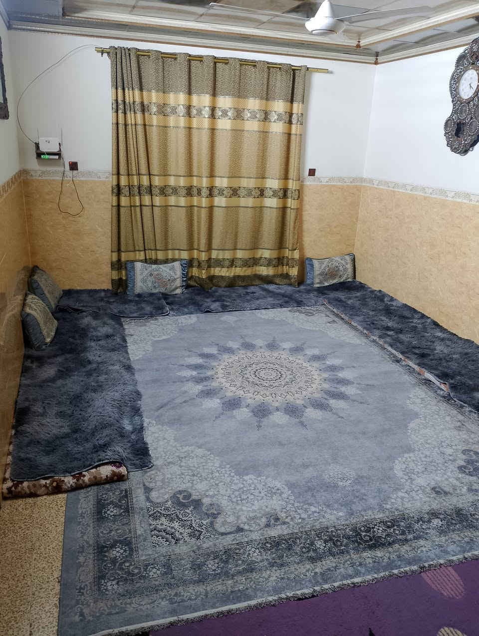 سلام عليكم ورحمة الله وبركاته
بيت في حي الوحده قرب مجسر الميثاق و قرب جامع المحسن المساحة 230 بيت مرتب يحتوي على غرفتين في الطابق الاول ومشتملات الطابق الثاني يحتوى على ثلاث غرف نوم ومشتملات ايضا البيت مرتب وبي حديقه كبيره وكراج جبير للاستفسار خاص او على الرقم ***********
