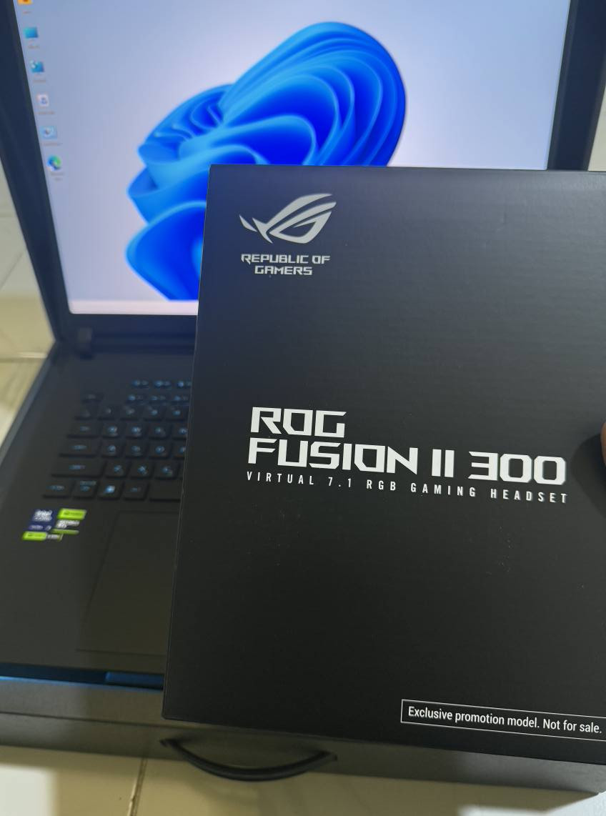 ASUS ROG Strix SCAR 18 (نسخة 2025 – الأقوى حالياً) 👇
🔥 المواصفات الأساسية

💻 الشاشة:

حجم: 18 بوصة

دقة: 2.5K (2560 × 1600) WQXGA

نوع: Nebula HDR Mini-LED — ألوان واقعية ووضوح عالي

نسبة أبعاد: 16:10

معدل تحديث: 240 Hz (ممتاز للألعاب)

دعم: G-SYNC + Dolby Vision + Pantone Validated �

estore.asus.com

⚙️ المعالج (CPU):

Intel Core Ultra 9 275HX

يصل حتى 5.4 GHz

معمارية بقوة 24 نواة (8 أداء + 16 كفاءة) وذاكرة كبيرة جداً 🔥 �

estore.asus.com

🎮 بطاقة الرسوميات (GPU):

NVIDIA GeForce RTX 5090 (نسخة قوية جدًا للألعاب)

VRAM ضخم: 24 GB GDDR7 — أداء فائق في الألعاب الحديثة �

estore.asus.com

🧠 الذاكرة (RAM):

عادة 32 GB DDR5-5600MHz (يُمكن توسعتها حتى 64 GB) �

estore.asus.com

💾 التخزين:

2 TB + 2 TB SSD PCIe 4.0 (مرتبطة بنظام RAID 0) — سرعة تخزين وتطبيقات رهيبة �

estore.asus.com

🔌 المنافذ (I/O):

2× Thunderbolt 5 (USB-C)

3× USB 3.2 Gen 2 Type-A

1× HDMI 2.1

1× 2.5 G LAN

سماعة Combo 3.5 mm �

📶 اتصال:

Wi-Fi 7

بلوتوث 5.4 

🔊 الصوت:

مكبرات صوت متطورة مع Dolby Atmos لتحسين جودة الصوت �

🔋 البطارية:

بطارية 90 WHR

⚖️ الوزن والأبعاد:

الوزن حوالى 3.3 kg 

جهاز بعده بل ضمان شركه النبع 

سعر 5مليون 800 وبي مجال 

بسبب بيع جهاز غير مستخدم وبعده بحاله وكاله 

للتواصل ***********
