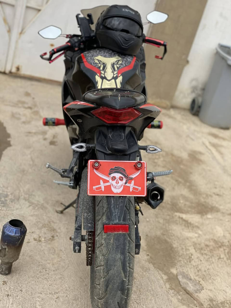 دايون محرك ٢٠٠
دراجه مكفولة من كلشي
برغي مناقصه 
كهربائيات شغاله
كلشي شغال بيه
ملحقات خوذه ولكزوز رياضي وكاتم
السعر مليون و٥٠٠ بيه مجال
العنوان الانبار الخالديه بدون اوراق فقط اسويلك مكاتبه
وتساب ***********
