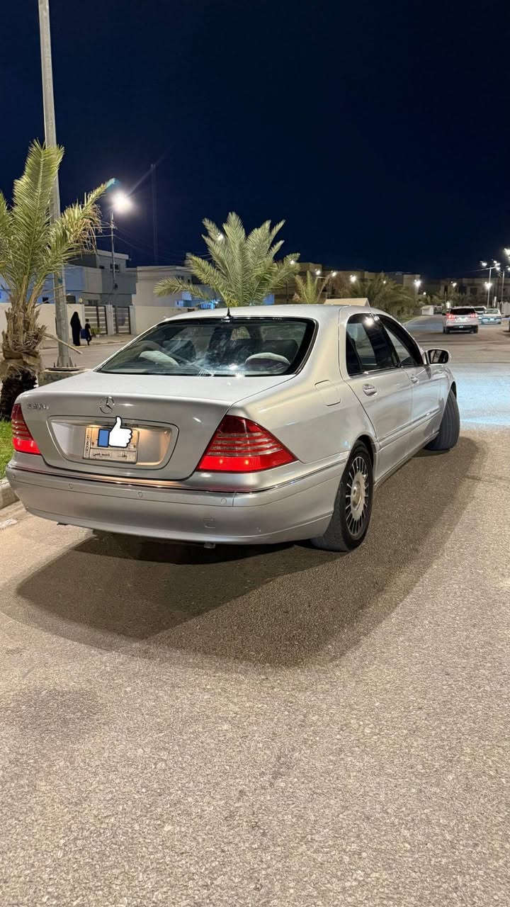 مارسدس غواصه للبيع s500 مديل 2001 السياره 8سلندر  جديده مكفوله من الضربه  ماشيه 140 الف حداديه جديده اماميه خلفيه رقم بغداد ألماني راعيه يريد مداور السياره سعره 95 ورقه وبيه خربطه بعقل الكير يعني عته بالكير 
اشاير بالمري 
مري شفط
منضومه زنون عالي ناصي
كشنات تدفئه تبريد كشنات جدد 
بيبان شفط
كشنات كهرباء
 حساس امامي خلفي
فتحه سقف
ويل ماي باخ
رقمي للتواصل ***********
