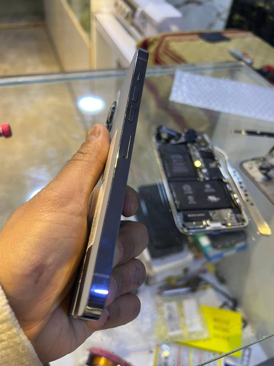 السلام عليكم
13pro max 
جهاز كلشي نضيف شخط مابي 
ذاكرة 256
باتري 93
فقط شعار شاشة 
السعر 560 
اتصال او واتس اب 
***********
إعادة نشر بسبب الوعود
