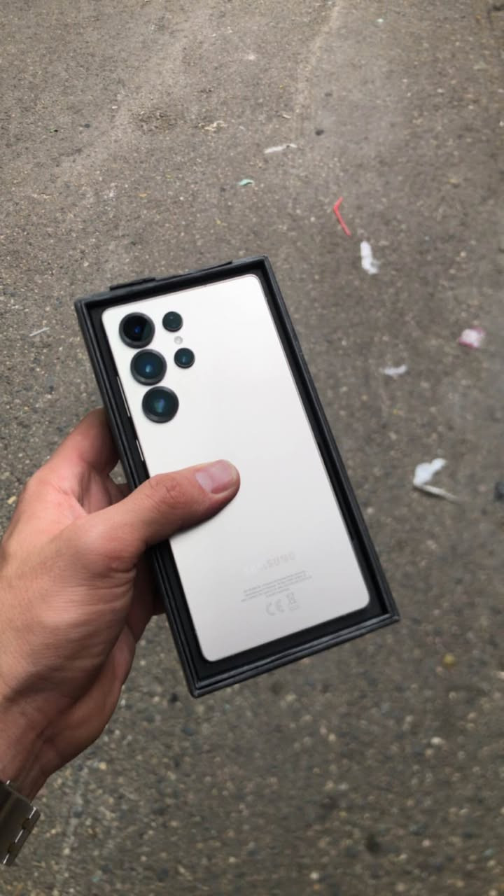 Samsung galaxy s25 ULTRA 
ڕەنگە تایبەتەکە ڕەنگی Titaniume 
100%خاوێن
لۆک تەنیا 8 ڕۆژ ئیشی کردووە 
زاکیرە 256 
رام 12 
کارتۆن و کامل ئەشیا 
مۆبایلەکە زۆر زۆر پاکە 
مۆبایلەکە تاڵە موو شوختی نیە  
نرخی 770$ دۆلارو مامەڵە
***********
واتساپ 📞📞📞📞
ئەگەر موشتەری چات یان تێل بکە لە خزمەتتام السليمانية, العراق

