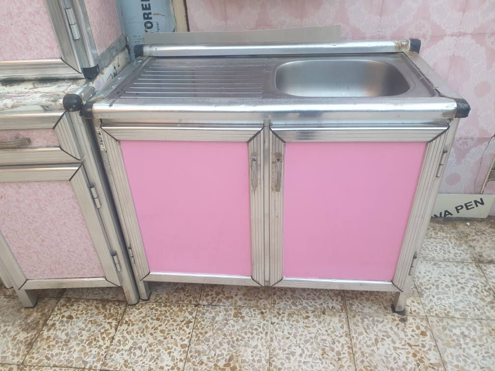 كاونتر مترين وسنك متر نضيف كلش بيع ومراوس بلقديم سعره ٢٠٠ وبي مجال استفسار اكثر خاص او *********** عمارة, ميسان
