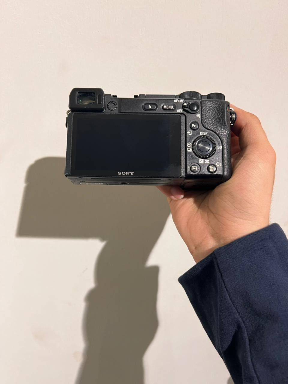 كامرة Sony A6400 مستعملة للبيع
وياها عدسة 16-50

نظيفة واستعمال خفيف، شغلها كلش حلو وبدون أي مشاكل شرط الفحص

مناسبة للتصوير الفيديو، وصناعة المحتوى ، الفوتوغرافي ،

وتصوير الاطعمة هم

وهاي بعض نتائج الكامرة راح انشرها هم !!

السعر : 650 وبي مجال بسيط

التواصل (***********)
