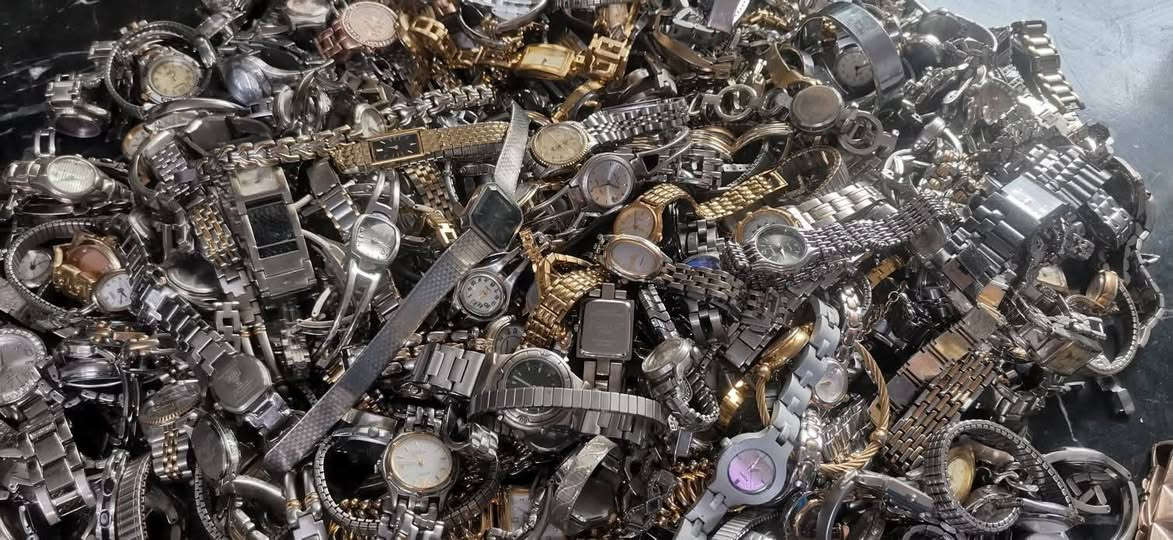 السلام عليكم اخوتي الكرام

لاااااااااااااااا يوجد مفرد & لا يوجد مفرد & لا يوجد مفرد

لاصحاب البيجات والمشاريع المتوسطه

اليوم تم بعون الله وصول كارتون ساعات باله اصلي مغلق مخلوط رجالي &. نسائي طافي
موديلات مضمونه ماركات وليس صيني شرط الفتح قبل الاستلام للتاكد

لا يوووووجد توصيل
لاااااا يوجد توصيل
لا يوجد توصيل 

الصور نموذج عن الموجود داخل الكارتون انتبه

سعر الكيلو الواحد ١٠٥ الف 💵
لا يوجد كارتون مفتوح📦📦📦📦📦📦
لا يوجد كارتون مفتوح 📦📦📦📦📦📦

الاوزان المتوفره⚖️⚖️⚖️⚖️
٦ كيلو
٨ كيلو
١٢ كيلو
١٦ كيلو
٢٥ كيلو
يتكون الكيلو الواحد من ٢٠ ساعه⌚⌚⌚ الى ٢٥ساعه حسب احجام الساعات 

للحجز *********** واتس اب
العنوان بغداد الزعفرانيه الكبيسي
