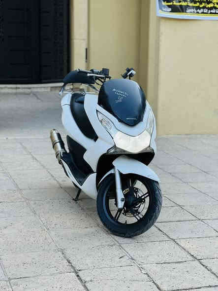 للبيع دراجه pcx ياباني الاصلي نوزل خطين ستان كهربائي حساس ازدحام دراجه جديده مكينه 150 حساس شلعه معدل خير من الله دراجه تتعب تكول جديده مال جناي ماشيه 16 الفً  بغداد الكرخ السعر مليون و 250وبيهه مجال ***********
