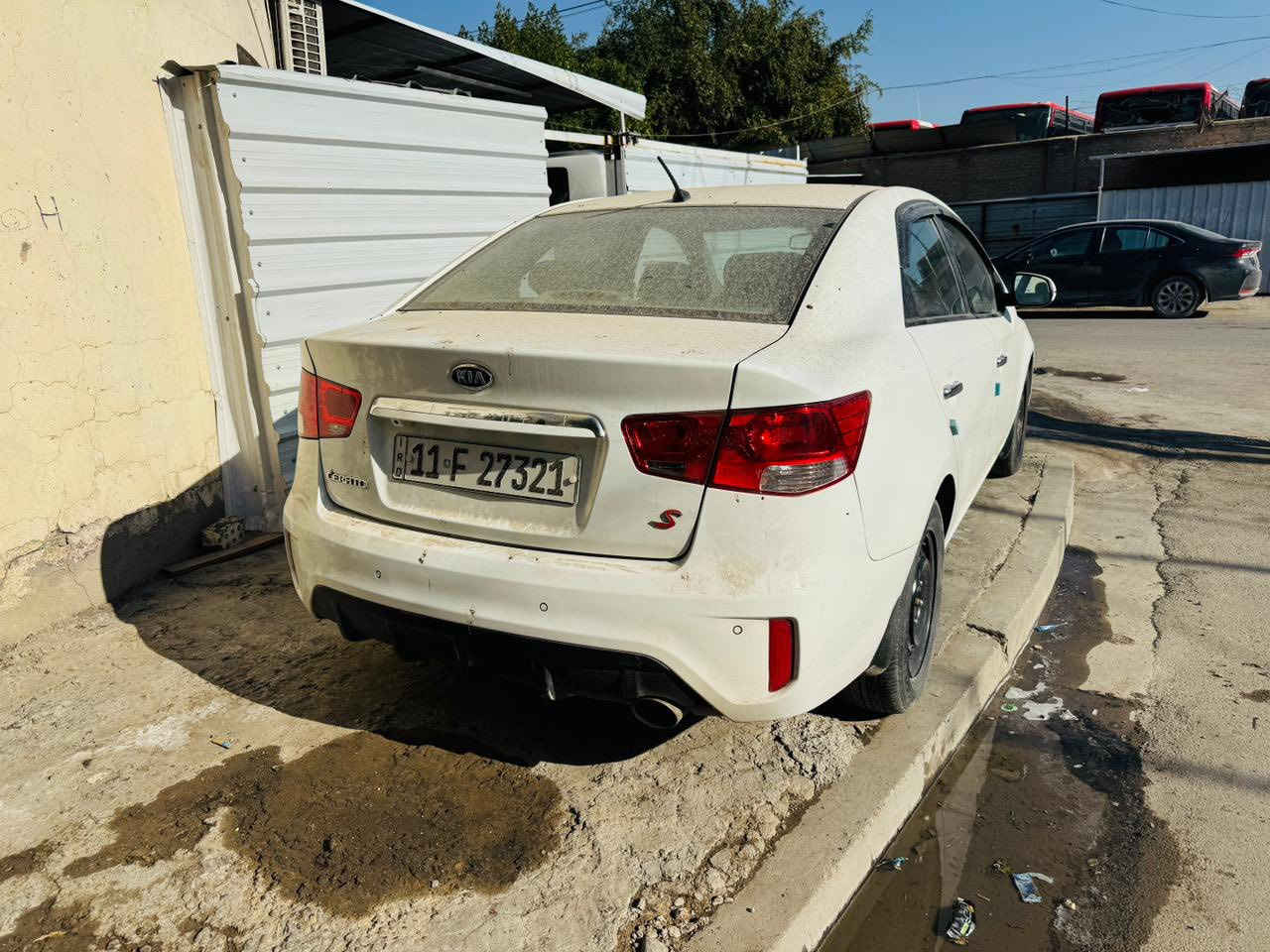 كيا سيراتو موديل 2013  
فئة S (مواصفات جيدة)  
محرك اقتصادي + جير أوتوماتيك  
حساسات خلفية + سبويلر  

السيارة بحالة جيدة  
مصبوغة عام  
الممشى: (210)  
اللون: أبيض  

السعر: (92 ورقه )  
الموقع: (مدينتك)  

للتواصل: (***********
