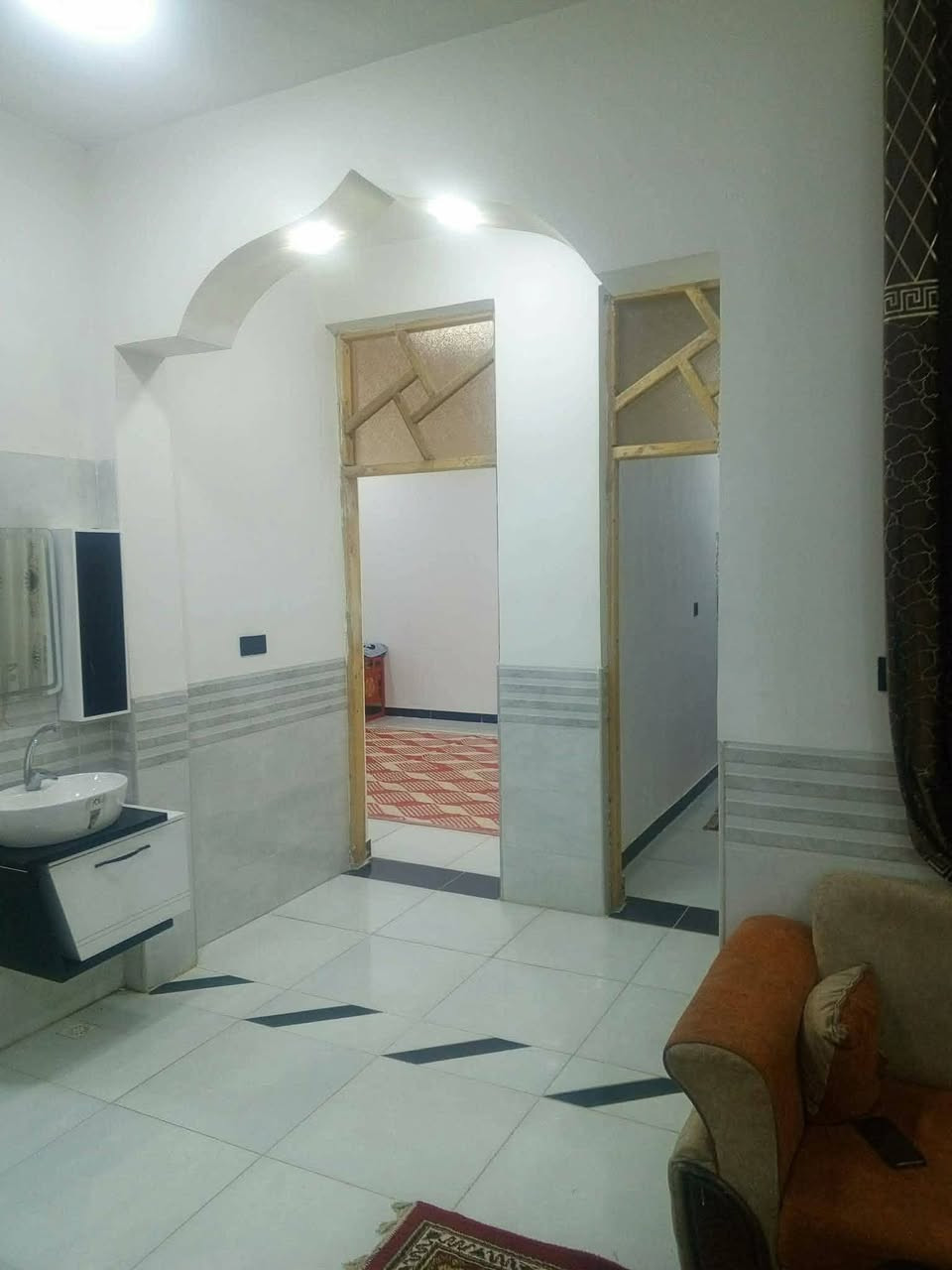 السلام عليكم
دار للبيع المساحة 200م بناء درجة اولى متوفرة كافة الخدمات ماء وكهرباء ومجاري يبعد عن الشارع العام 150م العنوان كوت حي الحكيم شارع ماركت علي الأمير السعر 57 وقابل للتفاوض للأستفسار مراسلتي على الخاص او الاتصال على الرقم ***********
