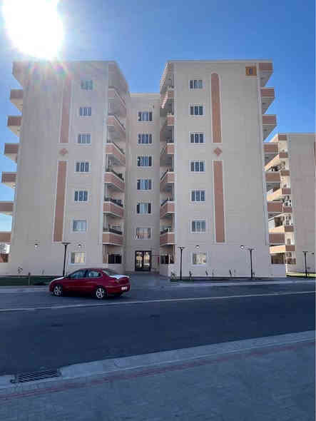 شقة للبيع في الامل ٣
عنوانها عمارة رقم ٦ 
الطابق الارضي 
شقة رقم ٣ 
اطلالة على حديقة ٧٠٠٠م
غير مسكونة-استلام جديد
 المساحة ١٢٠م
غرفتين-صالة-مطبخ ومخزن-بلكونات عدد٢- حمامات عدد ٢
 للتواصل 
*********** البصرة
