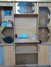 ميز • نضيف • محتاج شي