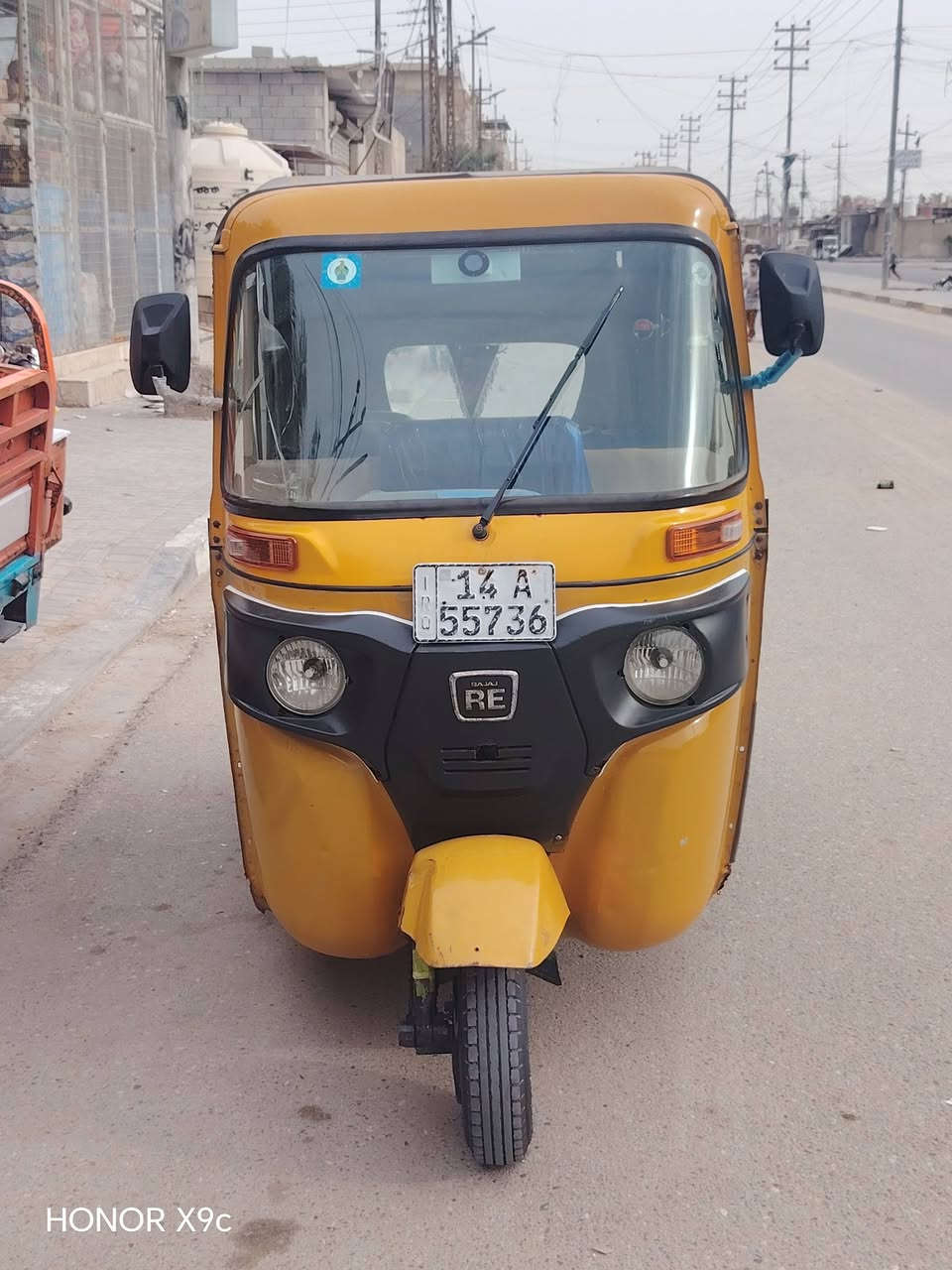 سلا م عليكم تكتك باجاج  واحد وعشرين طالعه بل ثنين وعشرين تكتك نضيفه معنه كلمه محرك مفتوح  وبيه ضربه بل صفحه ومعمره وبيه لقد بيع كوم حديد  السعر 7 مليون بيه مجال حك جيه رقم *********** متواجد وتساب
