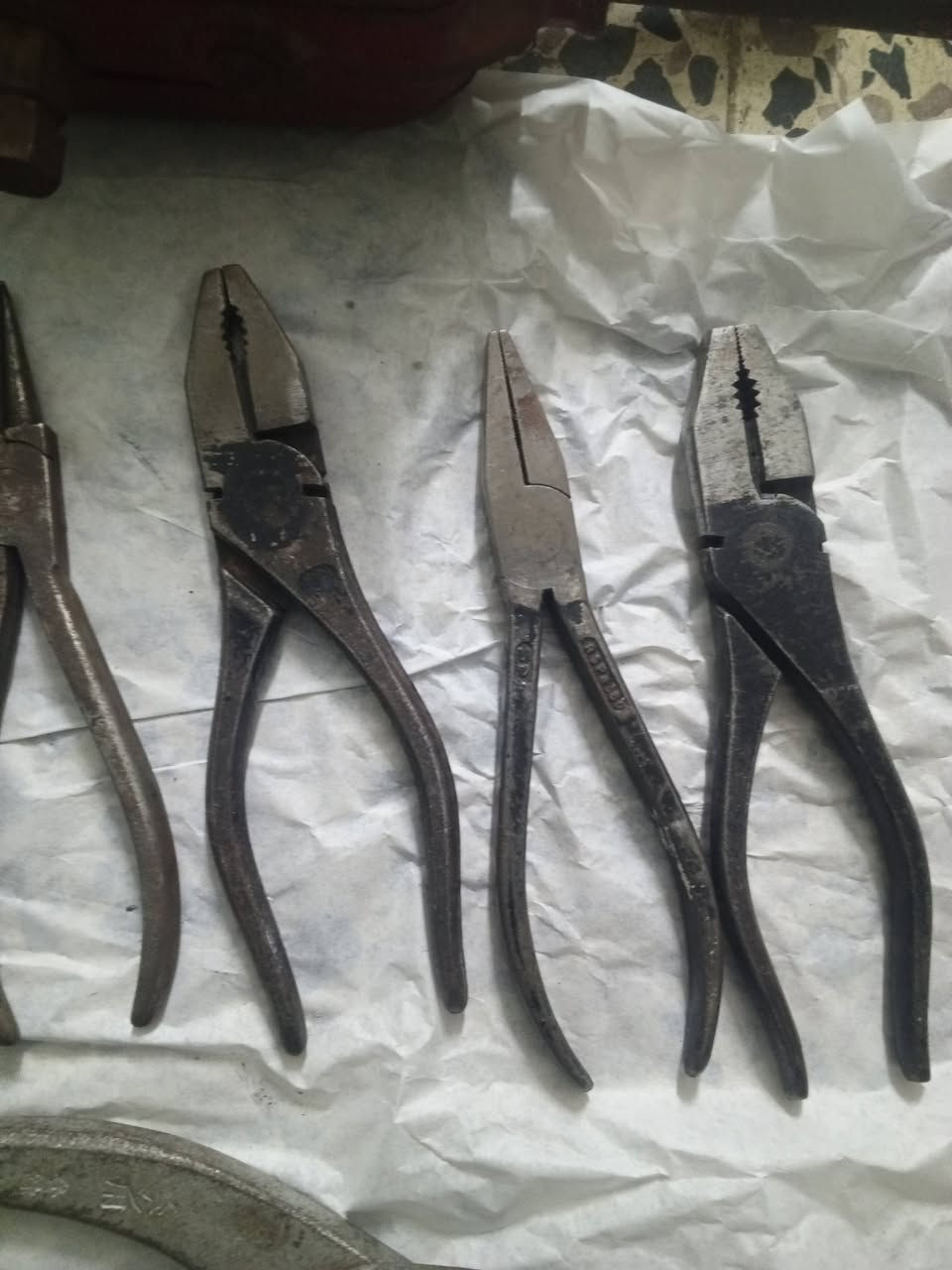 للبيع مكتب العباس ماطور هزاز انكليزي فريفيز ويشتغل سنكل... ومواد منواعه  150 الف للكل *********** وات ساب
