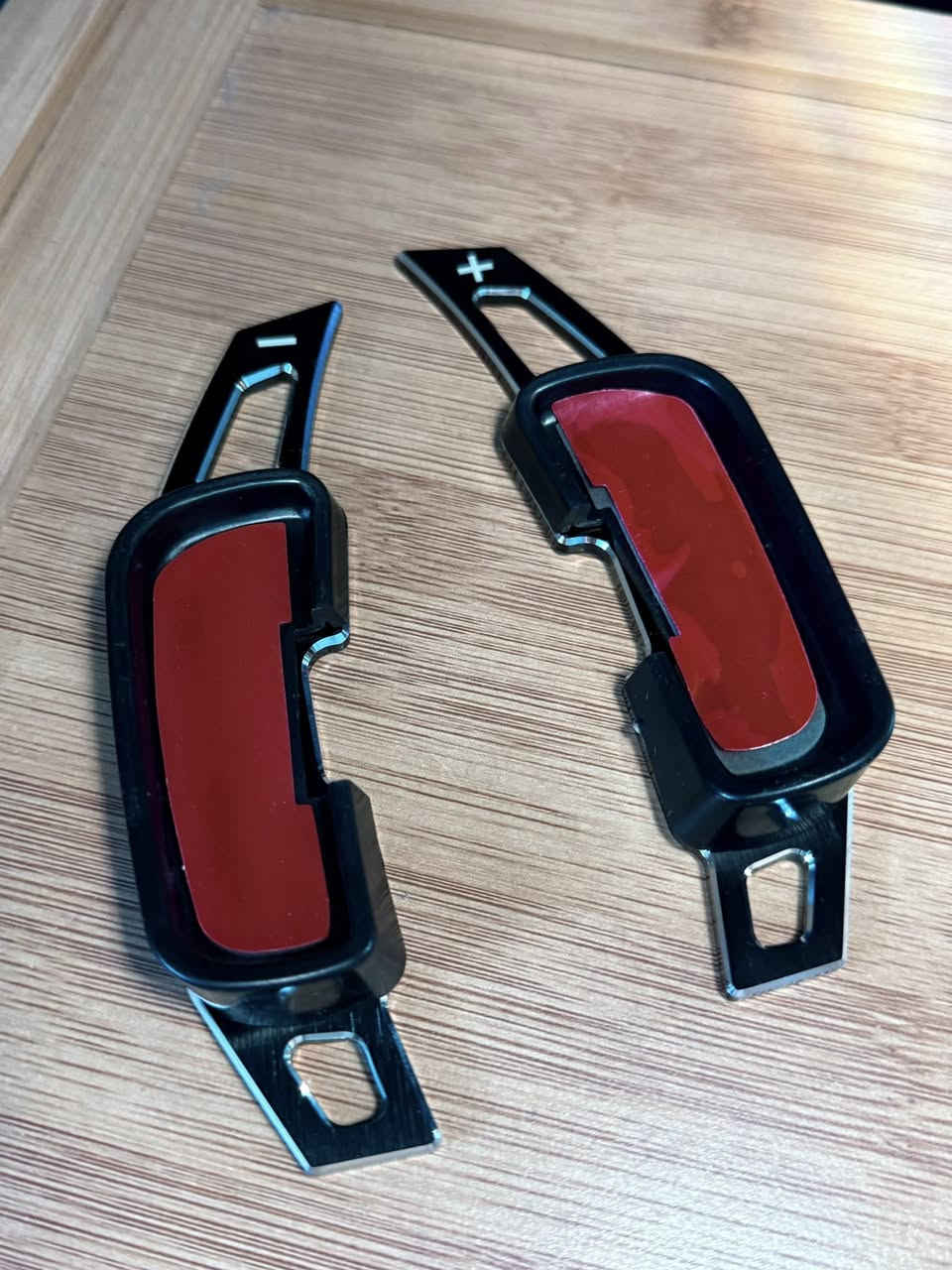 سلام عليكم 🫡
حبايب 🤍🌺 وصلتنه إضافات Paddle Shifters ألمنيوم الخاصة بسيارات السبورت

😍إضافات Paddle Shifter ألمنيوم – تثبيت براغي او لاصق 😎

✔️ تصميم رياضي طويل يعطي هيبة داخل السيارة

✔️ ألمنيوم قوي + جودة عالية

✔️ تثبيت بالبراغي = ثبات 100% 

✔️ تحكم أسهل وأسرع بالسرعات

📌 مناسب لسيارات السبور (مثل جارجر، تشالنجر وغيرها حسب الشكل)

⚠️ ملاحظة: لازم يكون عندك Paddle أصلي حتى يركب

💵 13,000 دينار مع التوصيل 🔥

🚚 توصيل لكل المحافظات


**إذا كنت صاحب هذا الإعلان وتريد حذفه لأي سبب، رجاءا أرسل رسالة إلى الدعم الفني**