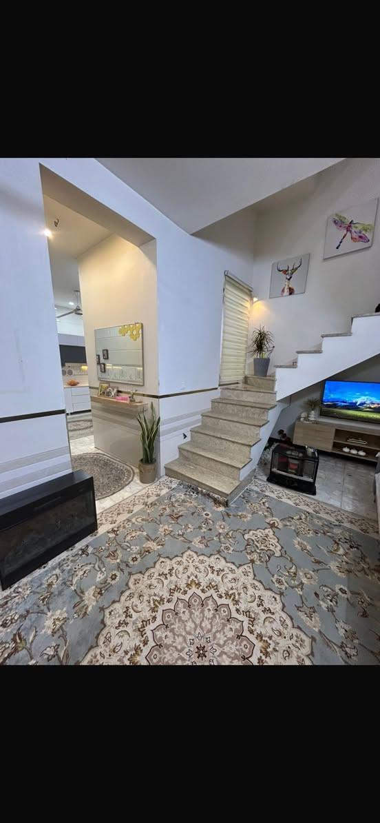 سلام عليكم 

بيت بالبلديات الضباط 
مساحة ٨١ 
نوع السند طابو زراعي سند ٢٥ 
طابقين يحتوى بالطابق الأرضي 
استقبال ومطبخ حار وبارد ومخزن وصاله 
والطابق الثاني ثلاث غرف 
سعر ١٤٠ مليون 
للاستفسار ***********
