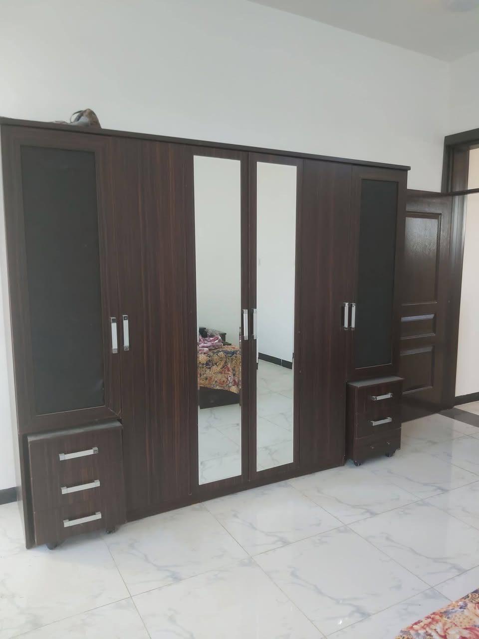 السلام عليكم غرفه سبع قطع للبيع النظافه 100% 
المكان بغداد ابو غريب 
السعر 325 وبيها مجال 
***********
