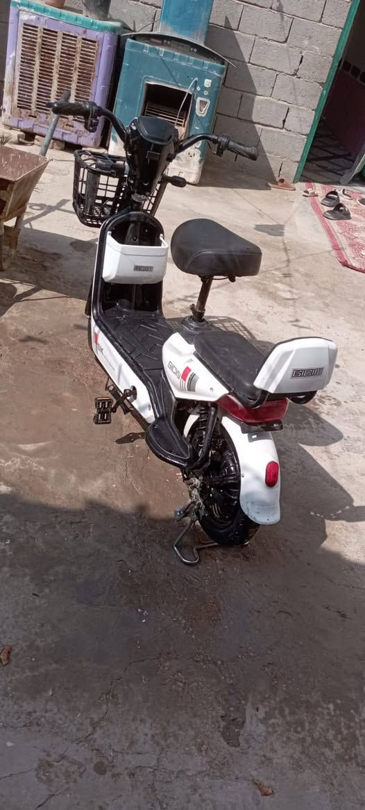 السلام عليكم دراجة استخدام قليل كلها شغالة جاهزة السعر 175 بيها مجال 
غير متواجد على النت رقمي
***********
