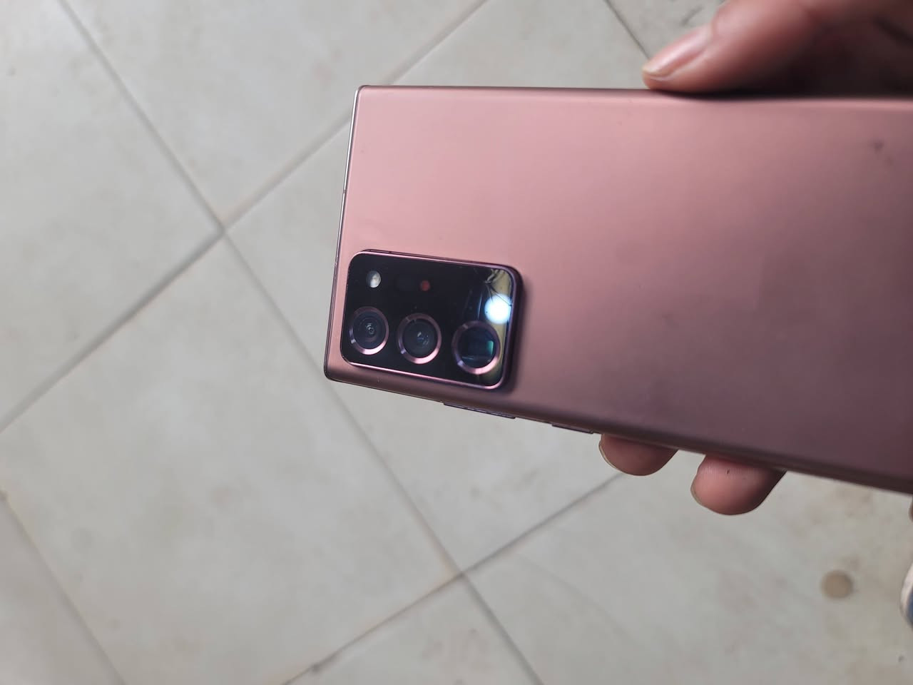 السلام عليكم 
نوت 20الترا 
ذاكرة 256
نسخة الشرق الاوسط 
دبل خط 
الجهاز خارق  
فقط بي طخة بل جامة مال الكامرات مامثرة ولجهاز كلش نضيف 
 موضح بل صور نضافة الجهاز 
بدون ملحقات فقط جهاز 
السعر370 الف
مكاني بغداد الكاظمية 
***********
توصيل ماعندي 
متواجد خاص
