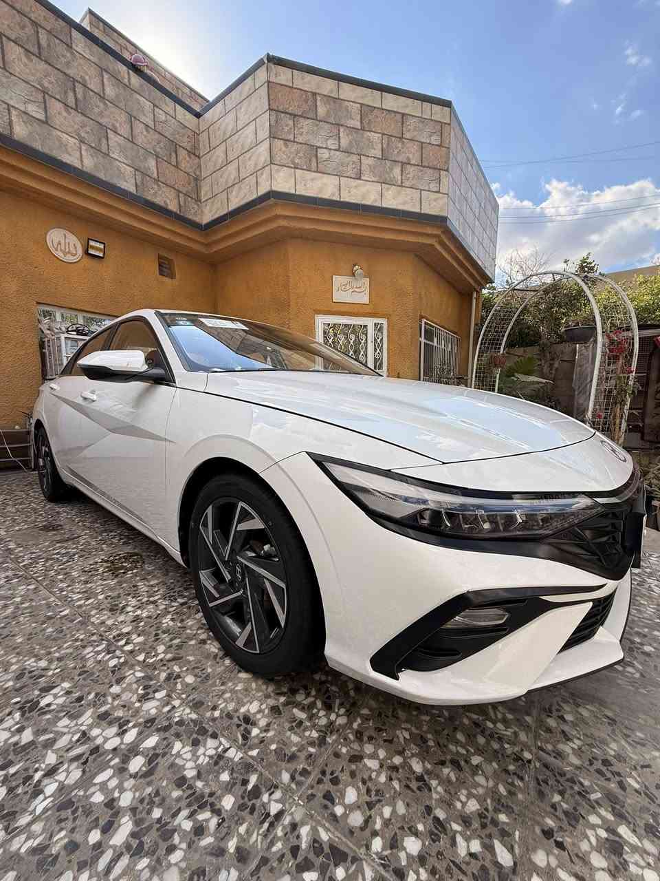 السلام عليكم النترا خليجي تجميع صيني موديل 2024السياره فول مواصفات سلايت تحكم اتو هولد كشن جلد لد زنون يعني السياره استخدام شخصي وستلام شركه علا يدي ماشيه ٤٠ الف كفاله من الصبغ والبارد باسمي مكانها بغداد تحويل مباشر ***********
