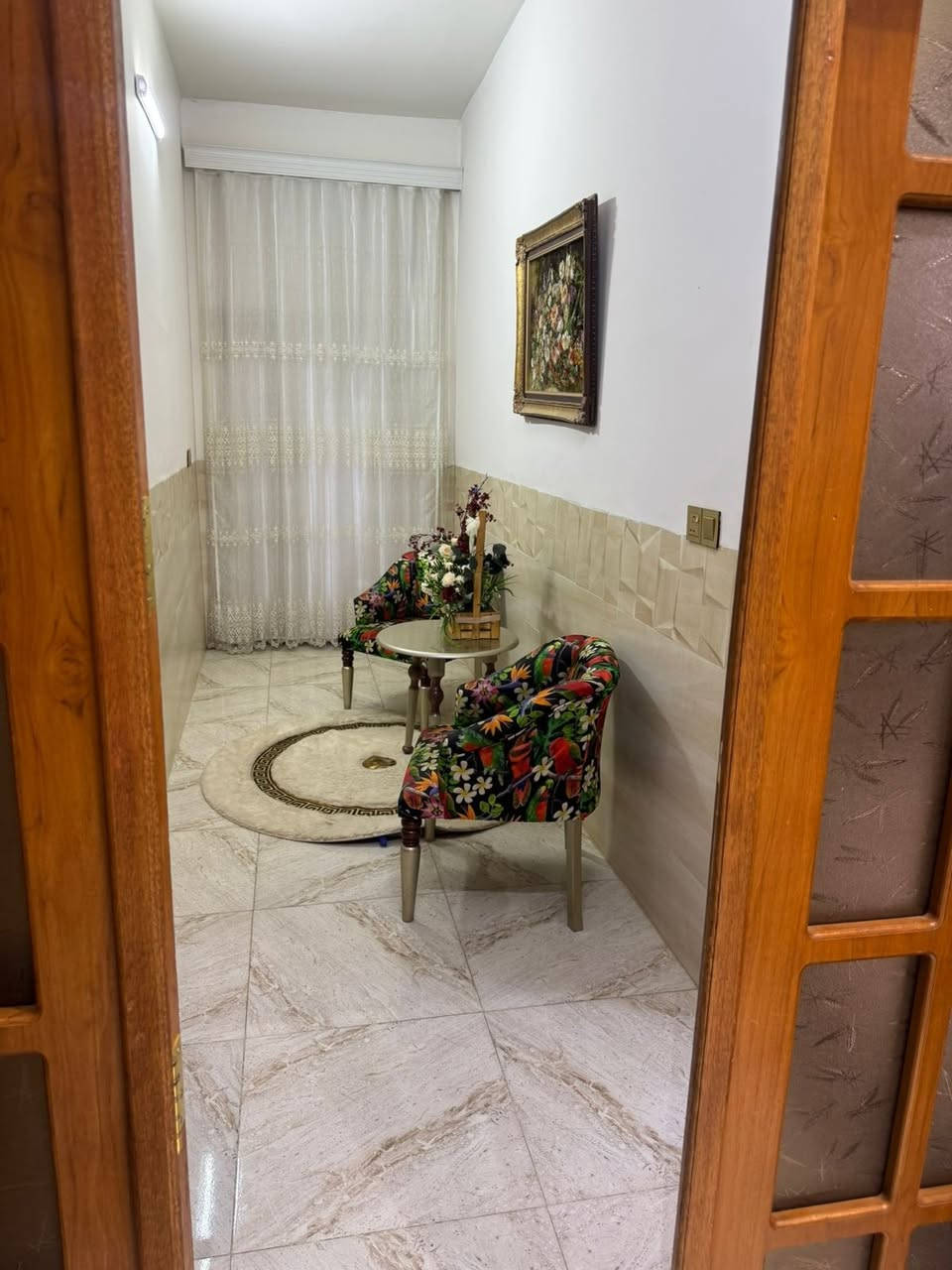 سلام عليكم
منزل للبيع مؤثث بالكامل او بدون اثاث
الموقع صلاح الدين قضاء بلد حي الأمير خلف مجمع فدك او الفرع المقابل شركة الثقه
تفاصيل المنزل
جنس عقار طابو زراعي سند ٢٥
المساحه ٥٠٠ متر
يحتوي على
كراج كبير
حديقه كبيره
صحيات خارجيه ومخزن
كليدور
استقبال
مطبخ حار وبارد ومخزن
صاله كبيره
موزع
صحيات
غرفتين منام مع سويتات
غرفه طابق ثاني
للاستفسار الاتصال على الأرقام التاليه
***********
***********
او مراجعة مكتب التمار للعقار الواقع شارع المحطه محلات الحاج عدنان
