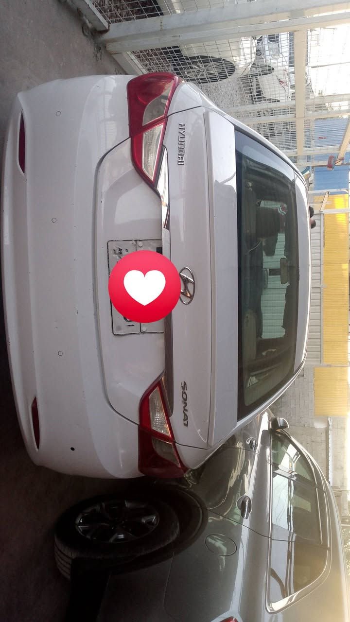 سوناته مضلع موديل 2012 بيه قطعتين صبغ دواخل نضيفه مكينه وكير خير من الله تبريد ثلج سعره 112 وبيه مجال قليل هاذه رقمي ***********
