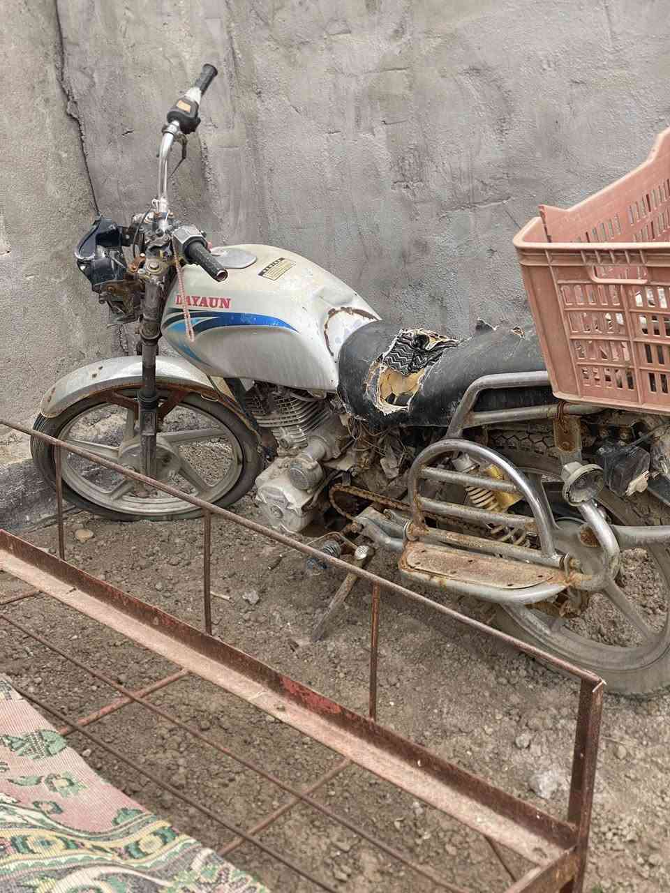 السلام عليكم دراجه دايون عظم كلك مكفوله من السرقه دراجه متروكه شغاله السعر 190 وبيها مجال المكان بآبل سده الهندية المهناويه ‭0778 073 2032‬
