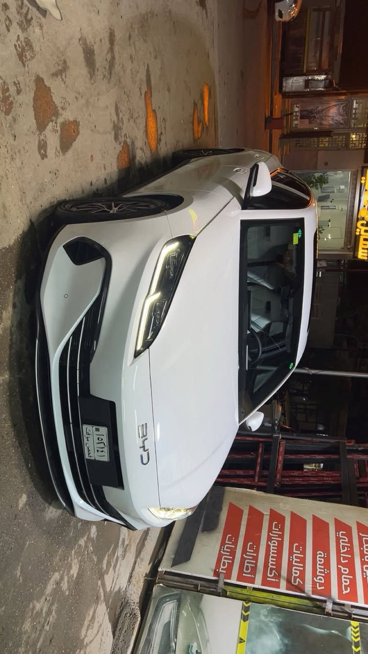 السلام عليكم byd سيل 6 السيارة جديدة بمعنى الكلمة مرقمة بغداد المواصفات 5 كامرات بانوراما كشن كهرباء ماشية 11 الف رايدها 25 مليون 
كامرة قلابة 360 درجة شاشة كبيرة تشغيل عن بعد 
اضائة LED 
حساسات امامي خلفي 
اشارة مري جانبية 
دخول ذكي 
تبريد قطعتين 
كل غراضها والعدد ممفتوحة 

الاتصال *********** العنوان بغداد
