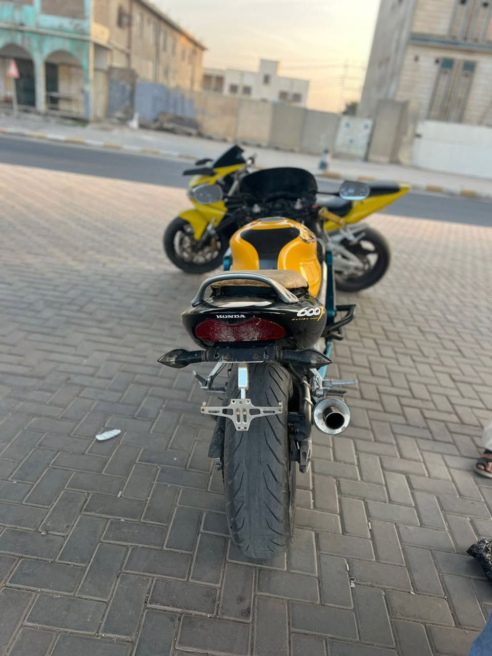 السلام عليكم 

دراجة بطح F4i للبيع 

محرك 600

محرك ما مفتوح مكينة خرسة 

ترايك وين ما تريد 

شلعة ومعدل 

1.2.3 بطناش 

دراجة ما مرقمة 

بدون اوراق كلك 

مكاني تكريت الزهور 

سعرها20بيها مجال قليل حگ الجية     

***********
