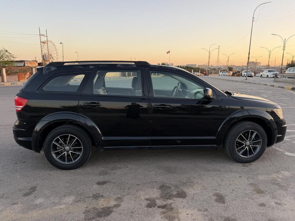 السلام عليكم جورني موديل 2010 للبيع
محرك 6 سلندر
السياره بيها صبغ فقط الهلال الخلفي
رقمها بصره باسمنا  
السعر75$ وبيها مجال
للأستفسار ***********
