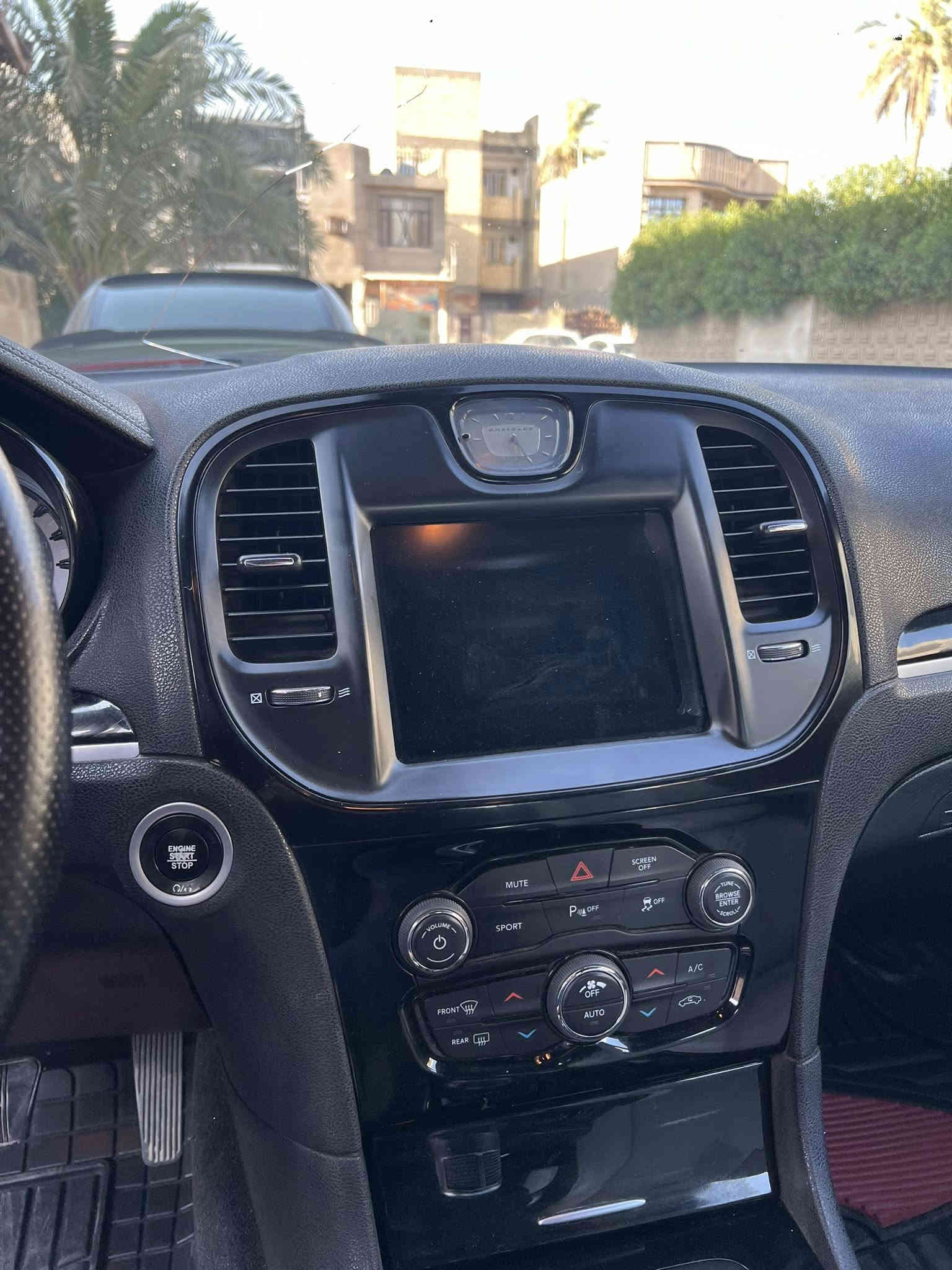 -السيارة موديل ( 2019 )

ماشية 63 الف 

-فول مواصفات بانوراما 

-كشنات جلد تبريد تدفئة 

-تدفئة بالستيرن 

-حساسات 

-كاميرا 

-قطعتين تبريد 

-كلاص تبريد + تدفئة 

و باقي المواصفات المعروفة 

السيارة دعاميتهة الامامية مبدلة للجمالية بدون حادث و بيهة شوية pdr  بالباب 

و السعر 282 $ ورقة و بيهة مجال بسيط

للتواصل ***********
