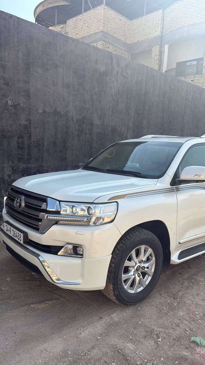 السلام عليكم 
لاندكروز للبيع او المراوس موديل 2016 GXR V6 
رقم بصرة بأسمي رقم جديد تحويل ثاني يوم اخذتها زيرو من 2016 لحد الان عندي السيارة جديدة كلش على كد الدوام داخل جلد فتحة كشنات كهرباء تشغيل عن بعد جام يصعد وينزل بالريمونت وياها بصمتين 
السعر 435 ورقة 
للتواصل ***********
*********** Singapore
