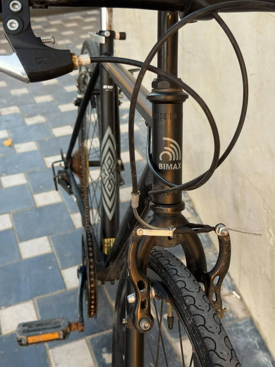 بايك c700من ماركه BIAMX المعروفه
البايك كسر حاويه 
حجم البايك ٢٨ ارتفاع الفريم 510 
البايك جاهز منكلشي 
خفيف الوزن 
وياله المنيوم طبقتين 
كير سستم SHMANO  7.1 
بريكات بلمكان 
وياله موس 
سعره 125 وبي مجال 
للستفسار اتفضل خاص او ***********
