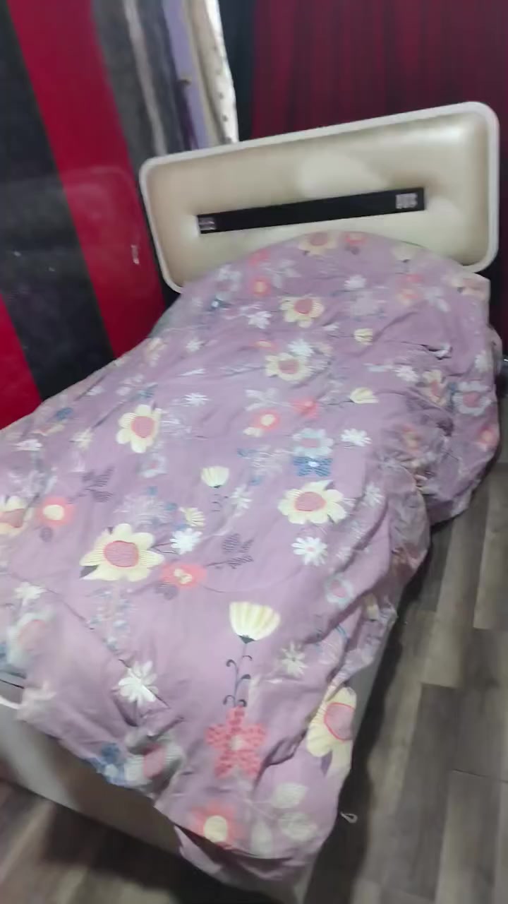 للبيع غرفه مستعمله للبيع في الكراده للاستفسار ***********
