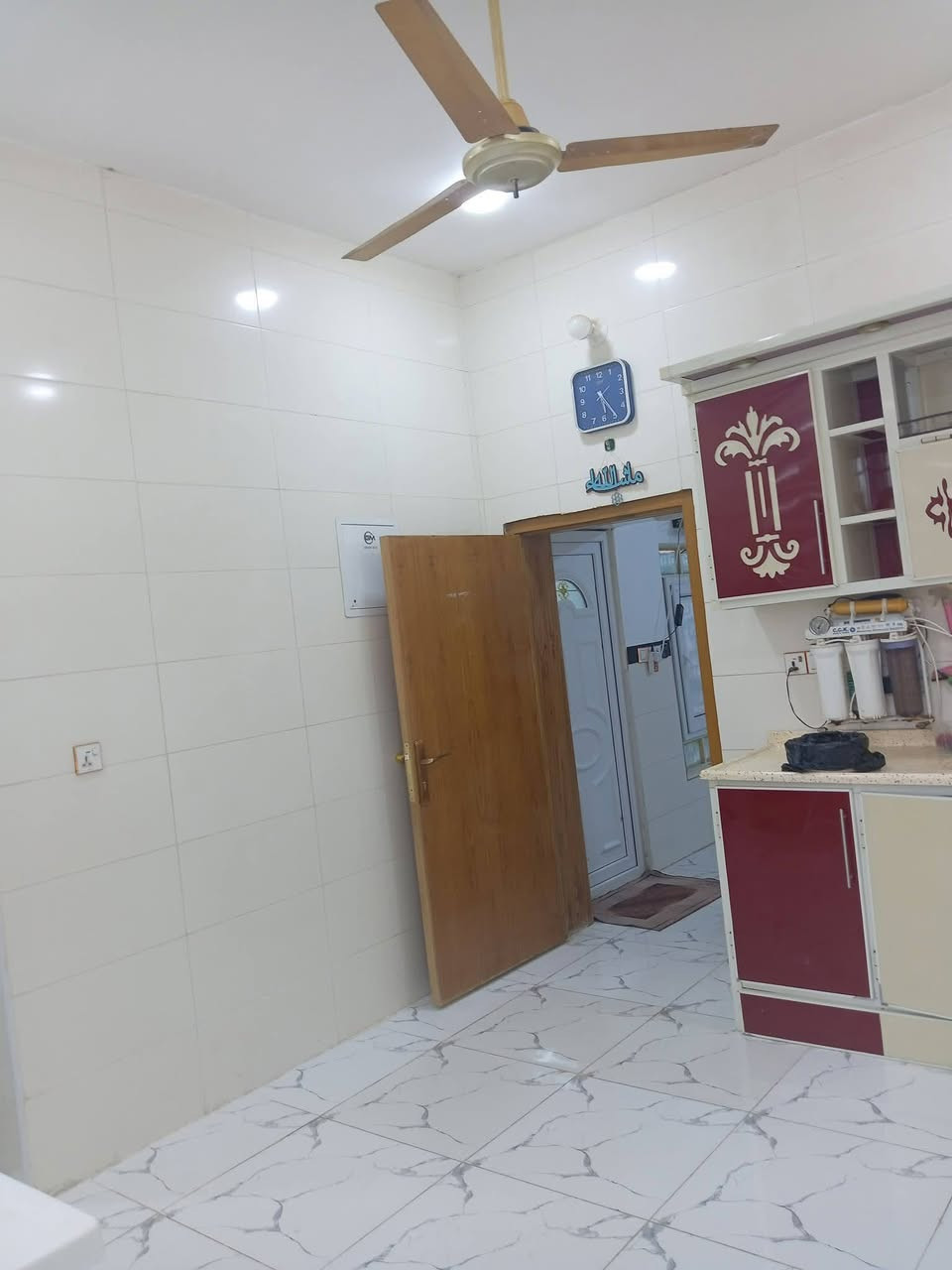 بيت للبيع بناء حديث المساحه 200م طابوك صب كونكريت مجاري كامله ع شارعين يحتوي على غرفتين وصاله واستقبال وصحيات خارجيه وداخليه ومطبخ ومرقم بلديه ويوجد اقرار محكمه الموقع قريه الحسن قريب للشارع العام السعر 82 مليون وقابل للتفاوض للاستفسار مراسله الصفحه او مراجعه مكتب التعارف مقابل رشيد العامري او الأتصال ع الرقم ***********
