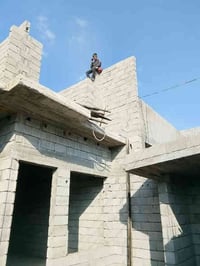 إذا عندك قطعة أرض وتفكّر بالبناء، إحنا نتولّى كل شيء حسب الخارطة اللي ...