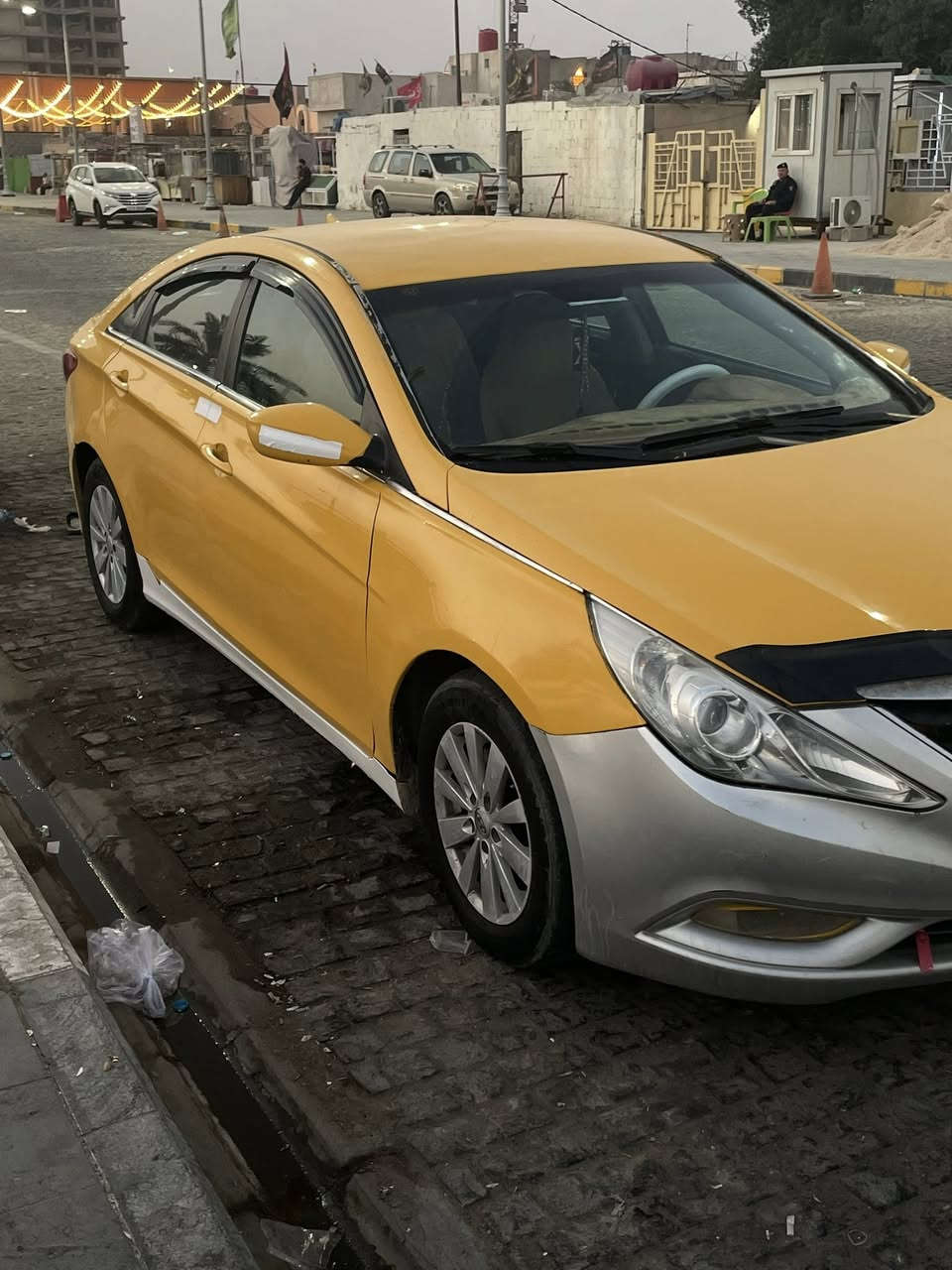 السلام عليكم اخوان سياره سوناتا للبيع مديل 2011 السياره حلوه ونضيفه صبغتهة جديده و دواخل جدد وحداده نضيفه السياره وارد امريكي مكينه 2400 راعي السياره ناصريه و السياره موجوده بالبصره ابو الخصيب البهادريه السعر المطلوب 88 وبيهة مجال قليل بخدمة الطيبين للتواصل الاتصال على الرقم ***********
