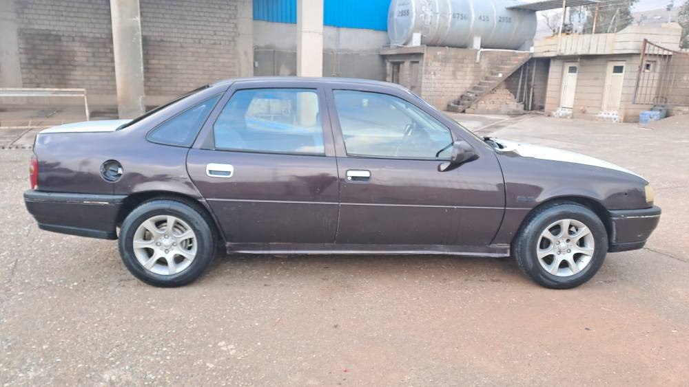 opel victra
مۆدیل 1992 
مەکینە 16ی قایش پان
دەعم و لێدراوی نیە
بڕاوەو موس و وەرگەڕاو بەشەرت
مەکینەو گێڕی بەشەرت 
پاوەرە و تایەی خاوێنە
کەفیلی مەدەنی بەشەرت واتە علوجە
نرخی 14 وەرەقەو مەجالێکی کەم 
*********** كويسينجاك, أربيل
