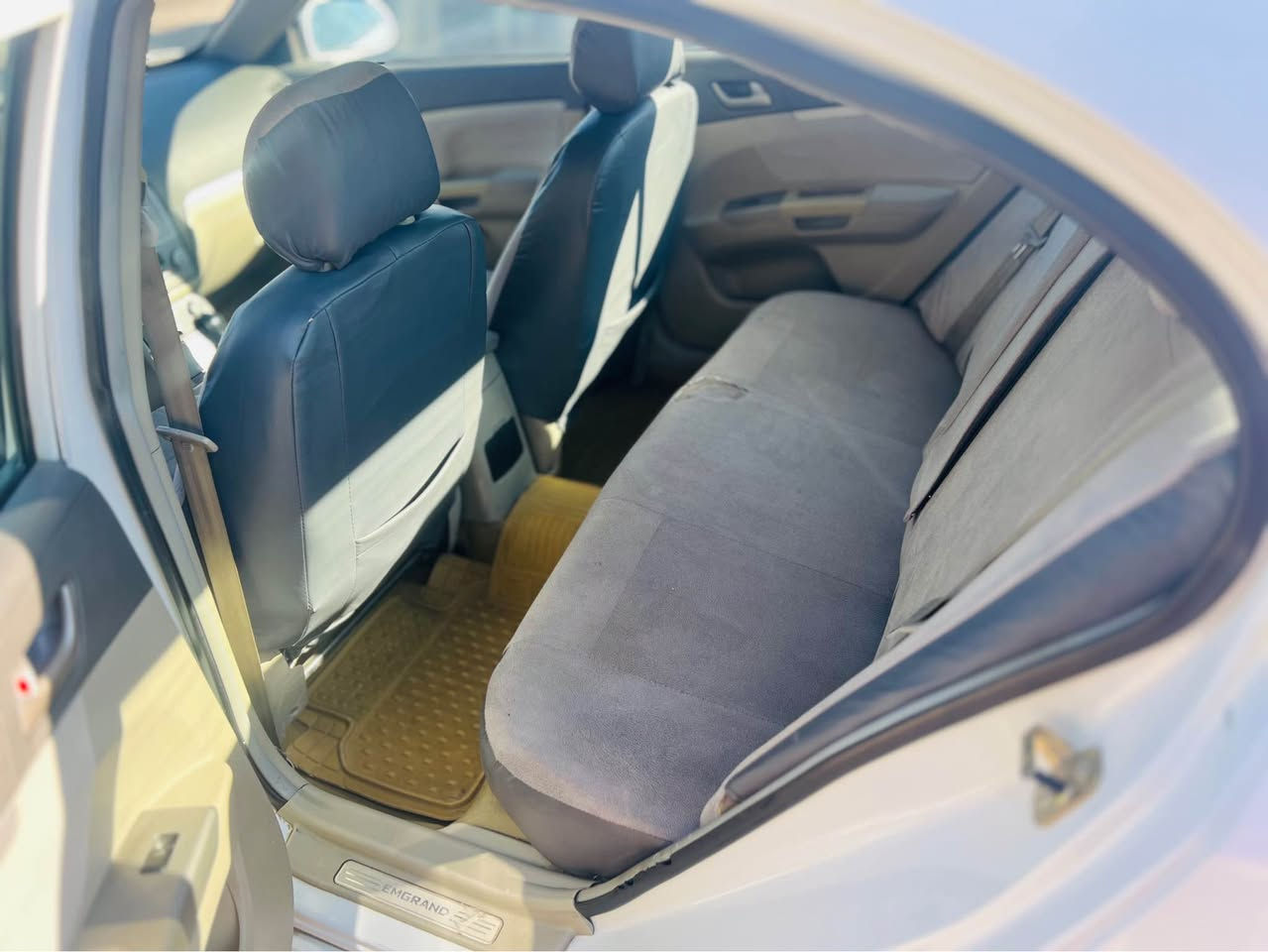 جيلي امكراند c7 2013 
السياره كلين بدون صبغ 
بيها مكانين بارد بسيطات
كير محرك ابلاي لاتنقيص ولا بخار
رقم دولي جديد 
سنويه لحد 2028 باسمي
بيها بطاقه بانزين 
السعر 69 ورقه 
التواصل على الرقم *********** كركوك, العراق
