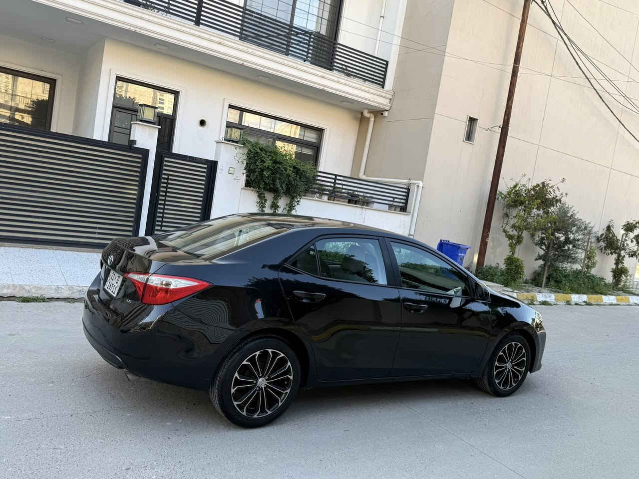 سيارة كورلا وارد امريكي 2016 
موصفات Le شرط كير محرك صدر امامي خلفي جاهزها اربعه تايرات جددت تحويل مباشر بيها جاملغ وبونيد تبديل وقطعتين كلير امزيكا وباقي سياره كفاله عامه سعر 120
***********
