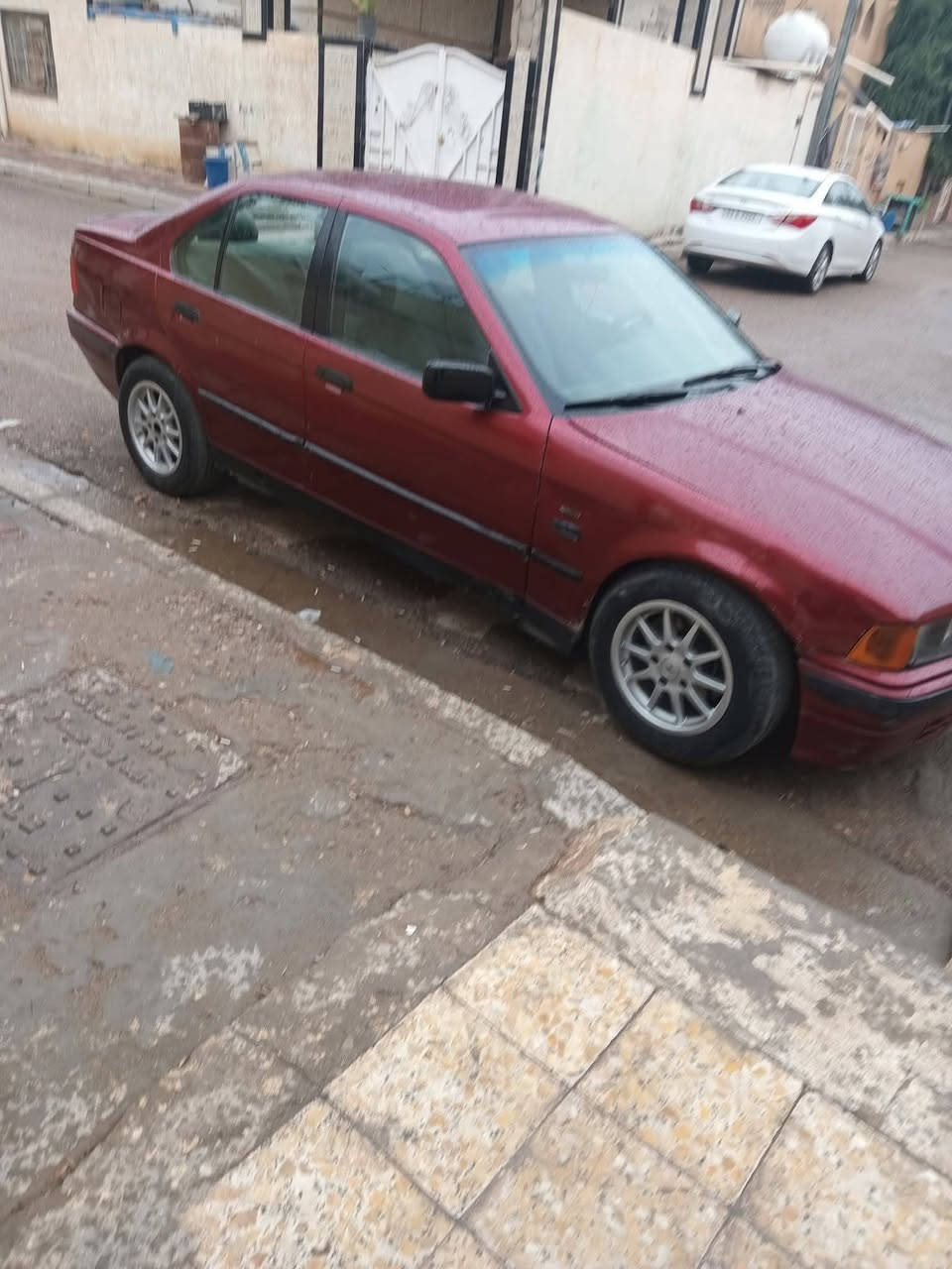 السلام عليكم
BMW صقر موديل 1992 مكينه وگير ونجي اوتو ماتيك  كامله
كهربائيات كامله السياره 
 تايرات نظيفات
رقم انكليزي رقم ميسان السياره في ميسان قطاع 28 شارع السوق
السعر 38 ورقه مستعجل ع بيعتها
للاتصال ***********
