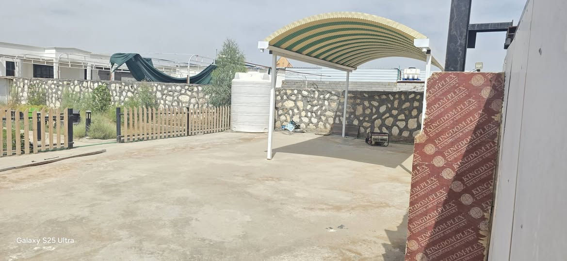 مزرعه للبيع مساحه 700 متر وجها 15 متر بيها غرفه وصاله ومطبخ وحمامات داخليه وخارجيه جاهزه تباع معا الثاث سند 25 مداور ع طريق الدغارة ديوانيه خلف مطعم 🍴 واثق بلمزارع  تبعد عن التبليط 100 متر ***********

