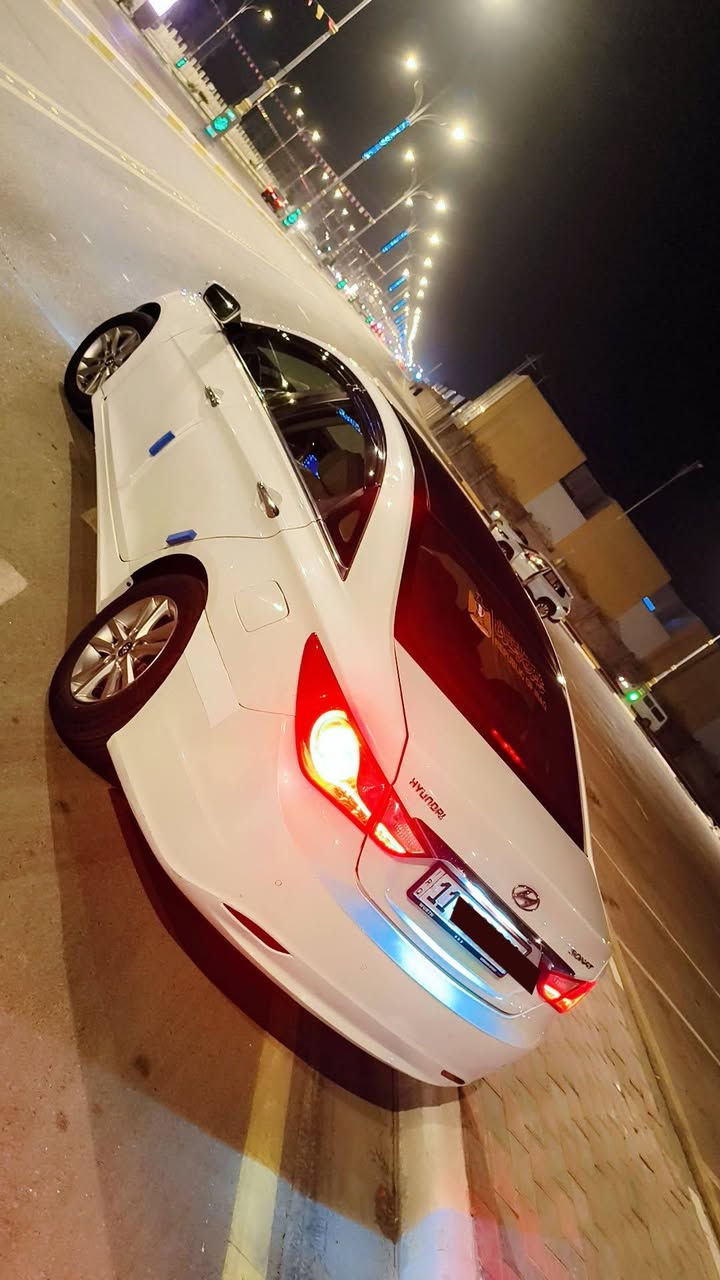 سلام عليكم سوناتا للبيع موديل 2011فول مواصفات محرك 2400دوش فقط تكحيلات كارت جهت السايق  رقم بغداد السعر 120مجال بسيط مامتواجد ع فيس فقط اتصال ***********
