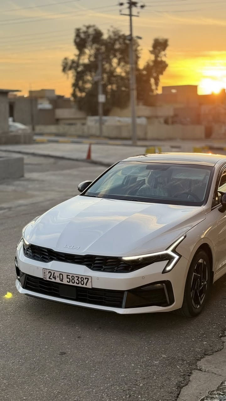 سيارة K5موديل 2025 سيارة خليجي ضمان من شركة صفر محرك 2500موصفات بصمة بنورما  حساسات خلفي امامي  ماشي 15000 الف  تشغيل عن بعد رقم هاتف ***********
