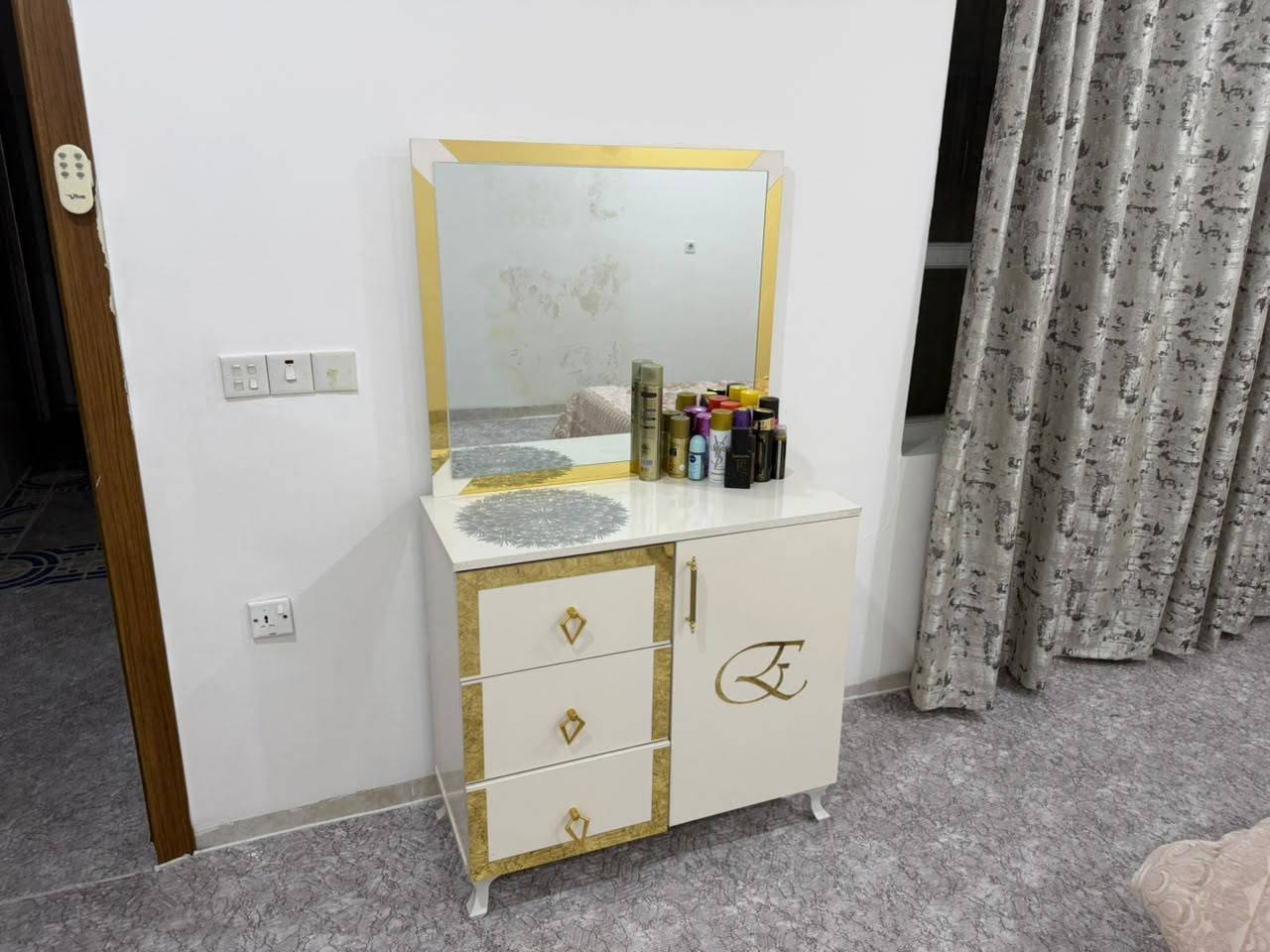 غرفه نوم جديده مامستخدم بس مشدود ويا دوشك تواصلو وياي الرقم
‏‪***********‬‏

