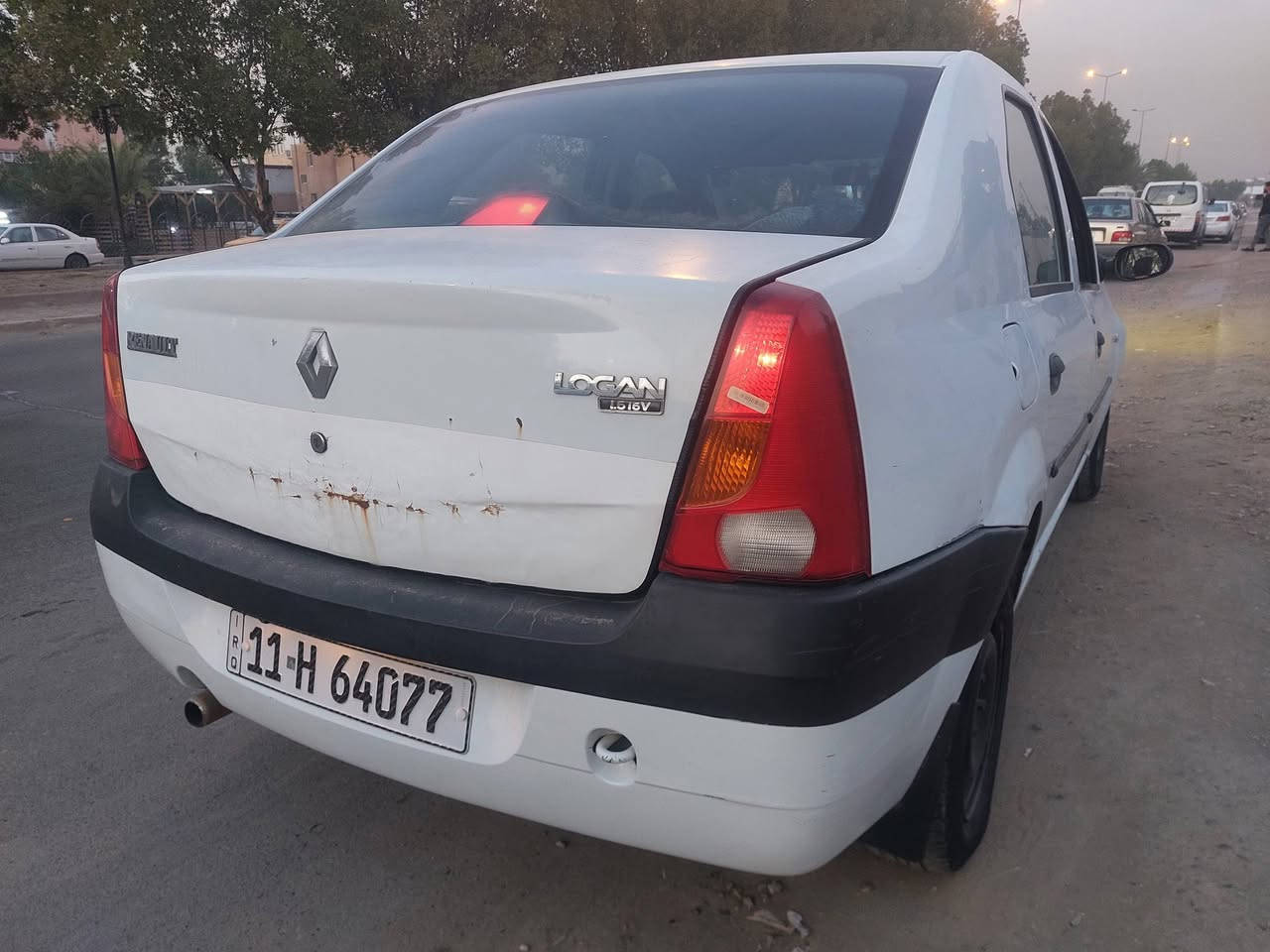 السلام عليكم
***********
رينو لوكان ٢٠١٠
السعر ٤٧ 
سنويه باسمي بدون صبغ فقط بارد جاملغ ايمن وقبغ صندوك 
كير مكينه صدر تبريد كفاله 
مكاني بغداد الحريه
