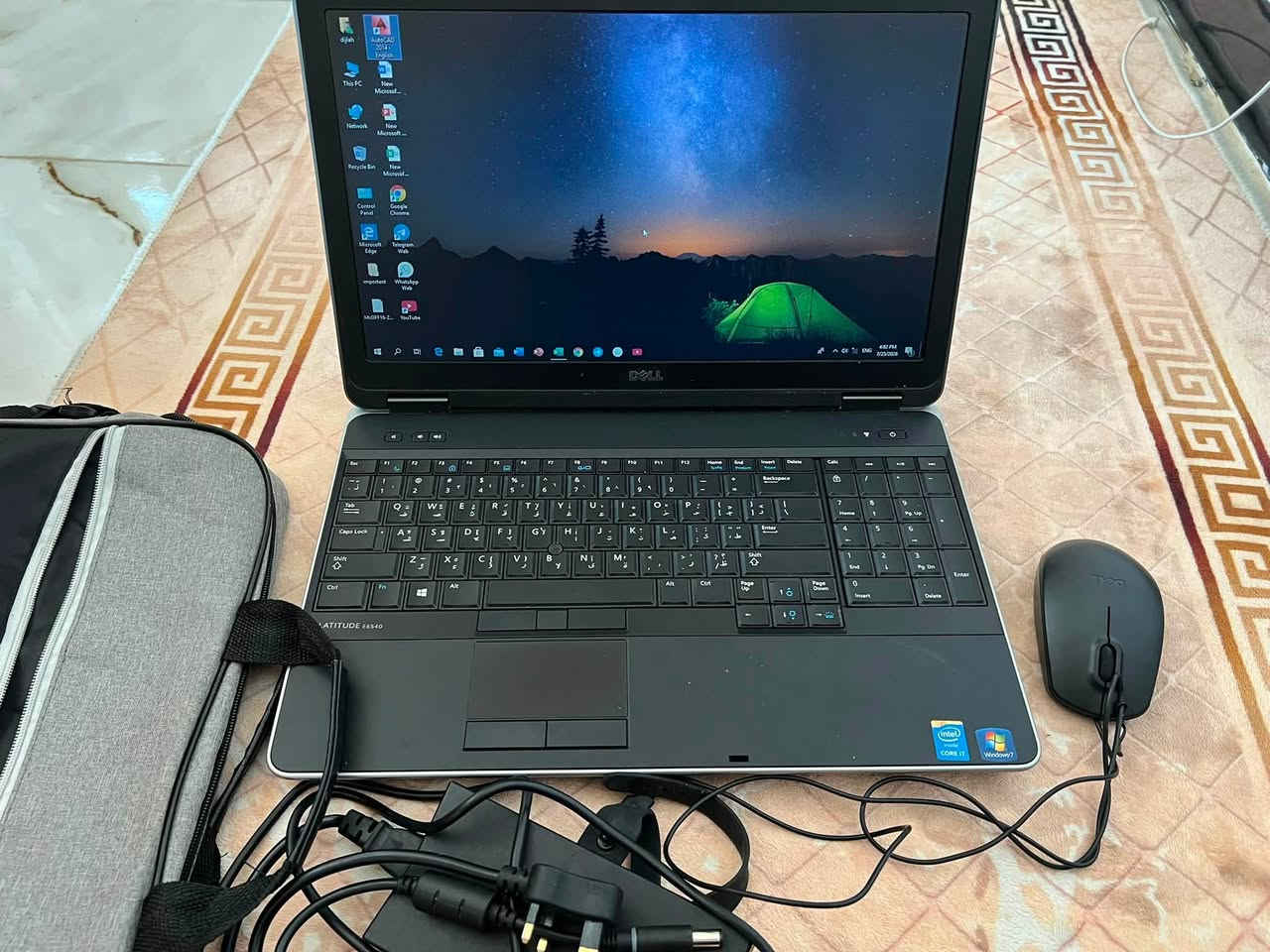 حاسبة لبيع مع كامل الملحقات 
ماوس وجنطه وشاحنه 
نظيفه وما مستعمله اهواي 
السعر ٣٠٠ رقمي ***********
