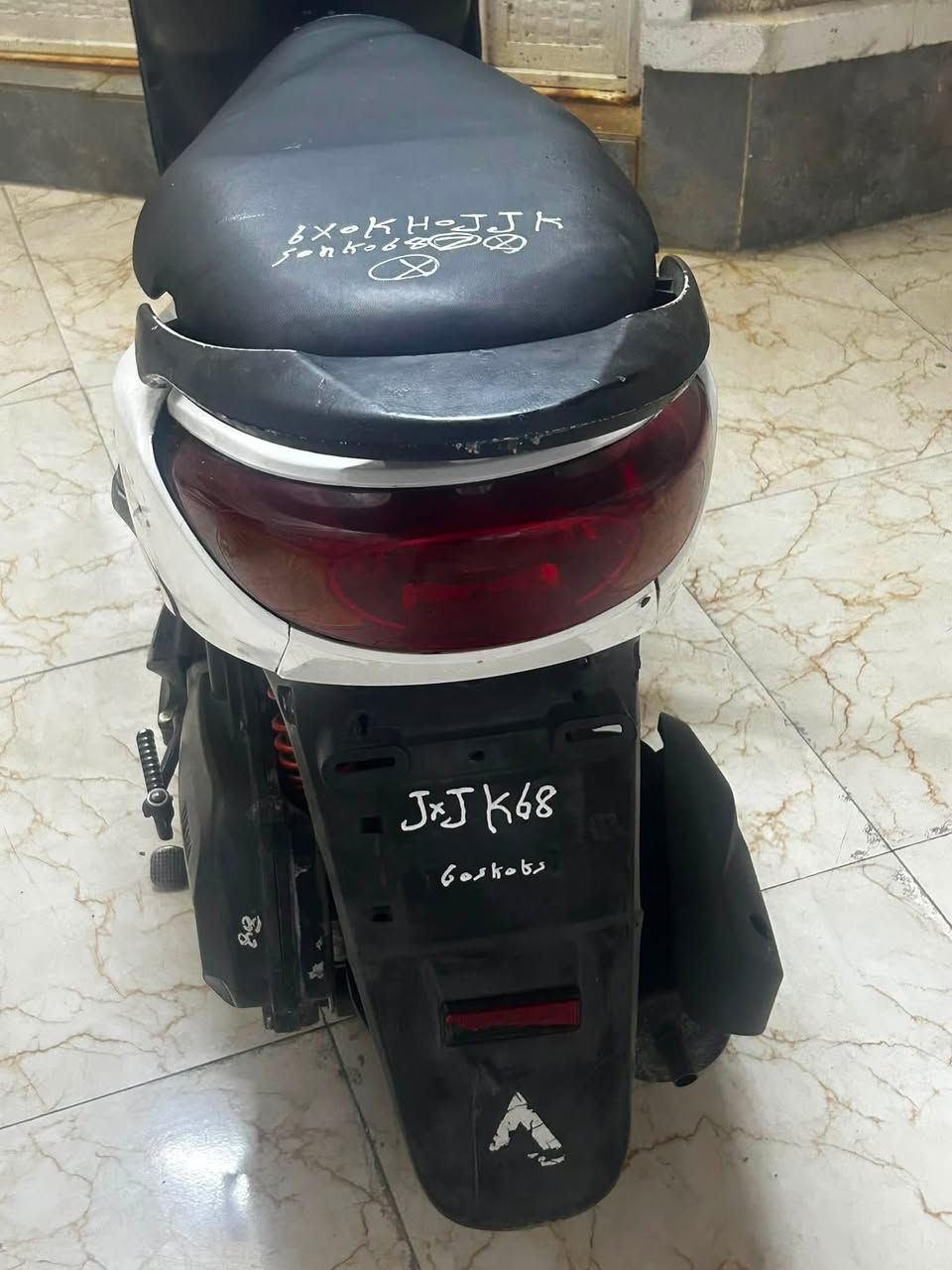 بريز نضافه فول 
نقص ستان صفح وهورن فقط الباقي كفاله لا تدخل وتكلي شبيهة اقره المنشور زين 

٦٥٠ وبيهة مجال قليل  
مكاني حي اور قرب تقاطع كسره وعطش 
***********
