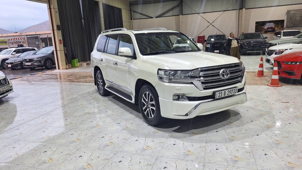 تویتا لاندگروز مودیل ۲۰۰۹ شکڵی گۆڕدراوە بۆ ۲۰۲۰ مەکینەی ٦پستۆن مواسفات GXR سلایت سەلاجە کوشن دەفتەری تبرید مرکزی سەنەوی و ڕەقەم نوێ سەیارەکە حیزام بۆیاخ بێ ناوگرتن. داخلی هیچ نەگرتووە  نرخی ۲٦٥گەڵا ژ.م۰۷٥۱٥۱۷۲۳٨٦ ئاسیا ۰۷۷۳٤٤۳۱٥۱۰ السليمانية, العراق
